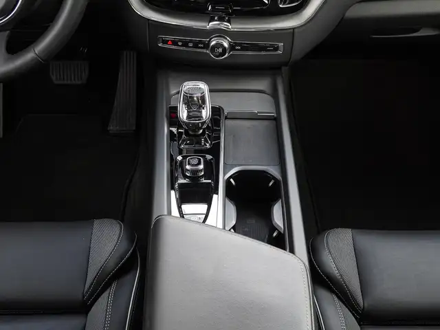 Volvo XC60 view 15