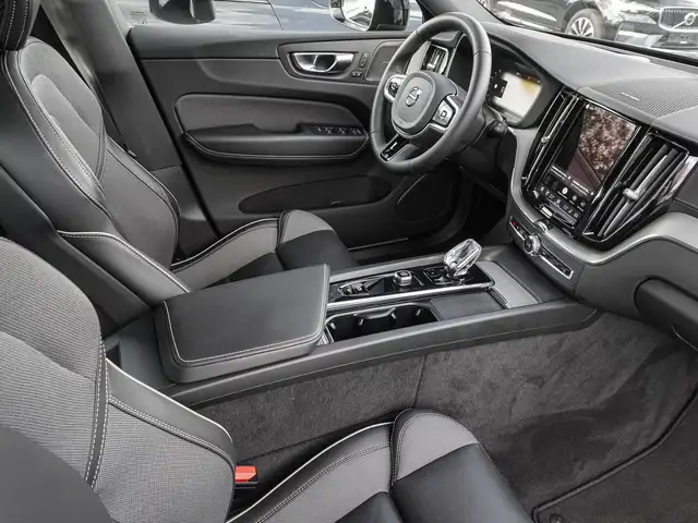 Volvo XC60 view 9