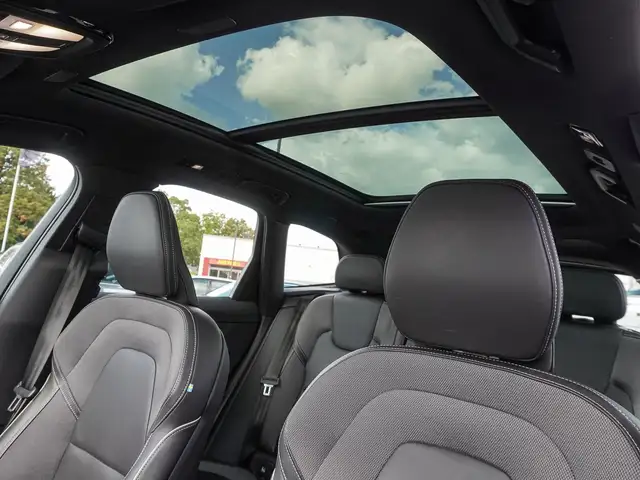 Volvo XC60 view 8
