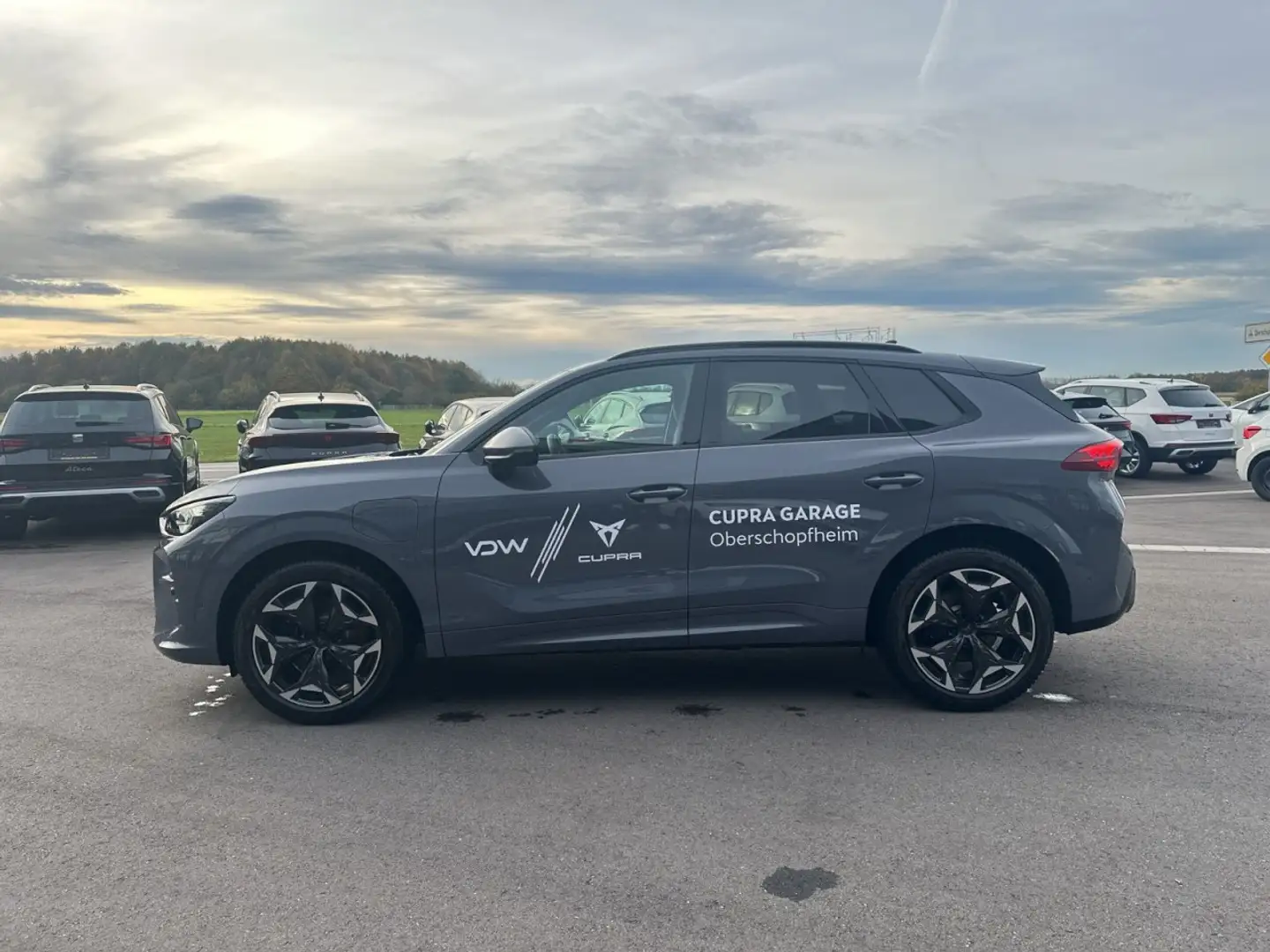 CUPRA Terramar VZ e-Hybrid DSG AHK Matrix Sennheiser Klima Navi Grau - 2