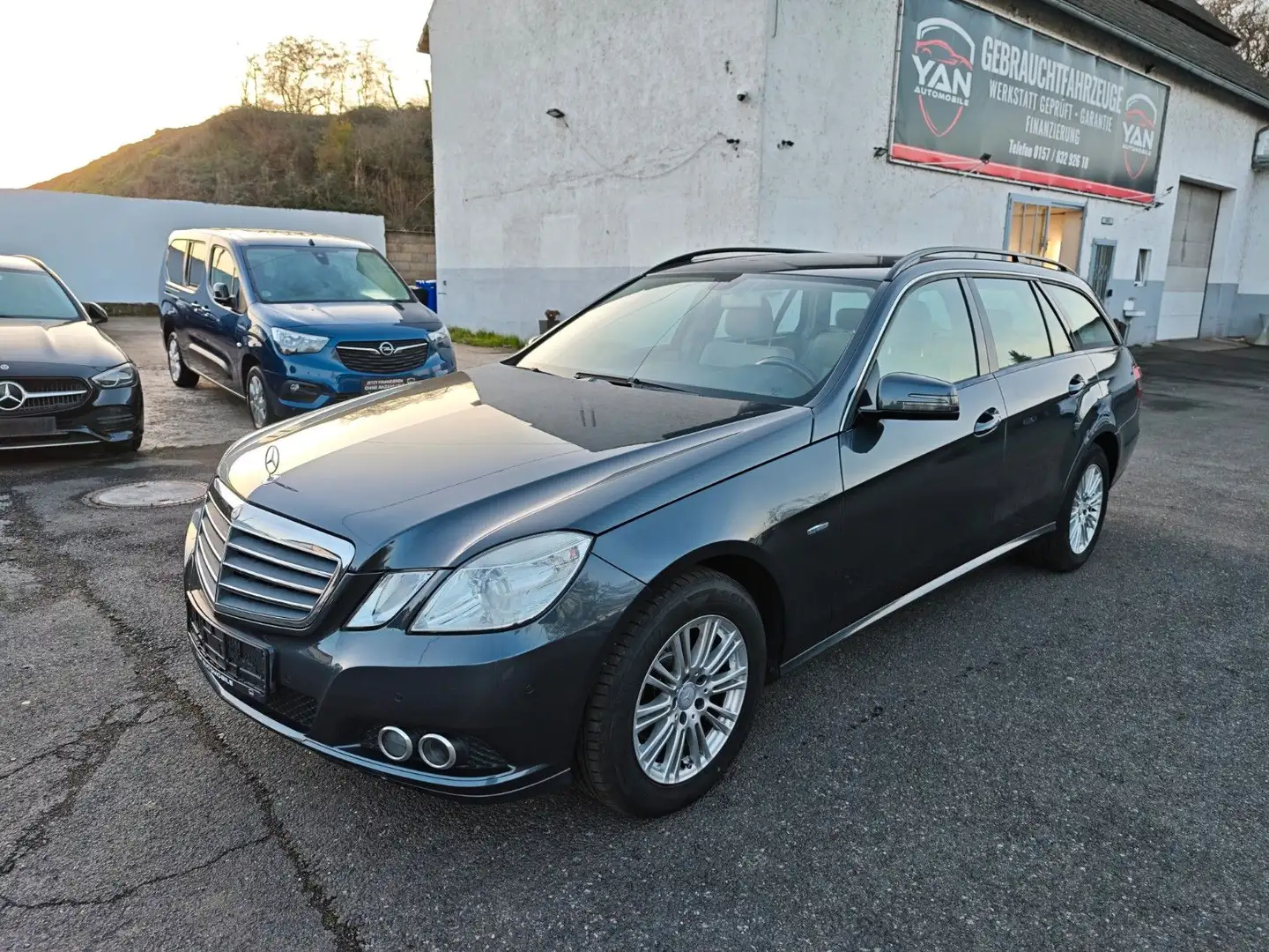 Mercedes-Benz E 200 E T-Modell E 200 CGI BlueEfficiency Gris - 1