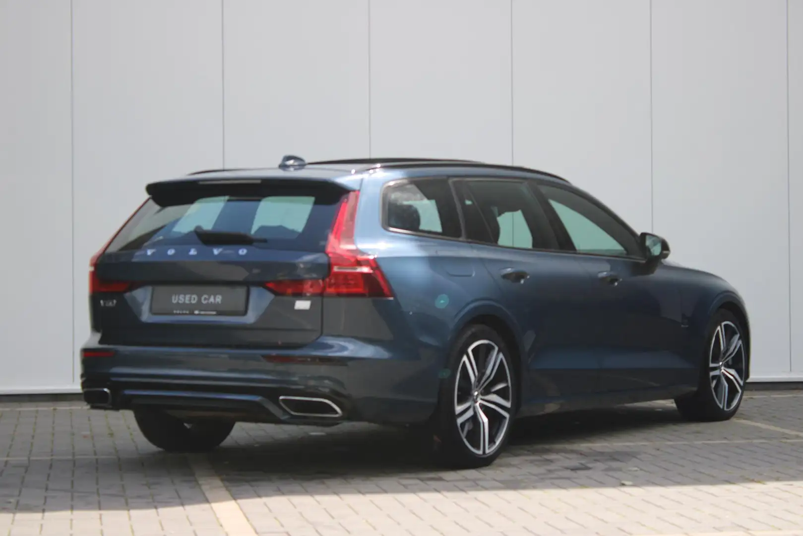 Volvo V60 T6 340PK Recharge AWD R-Design | Adaptive Cruise & Bleu - 2