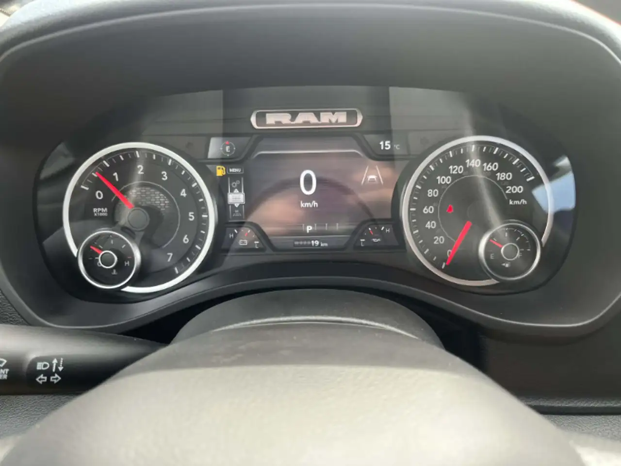 RAM 1500 снимка RAM 1500