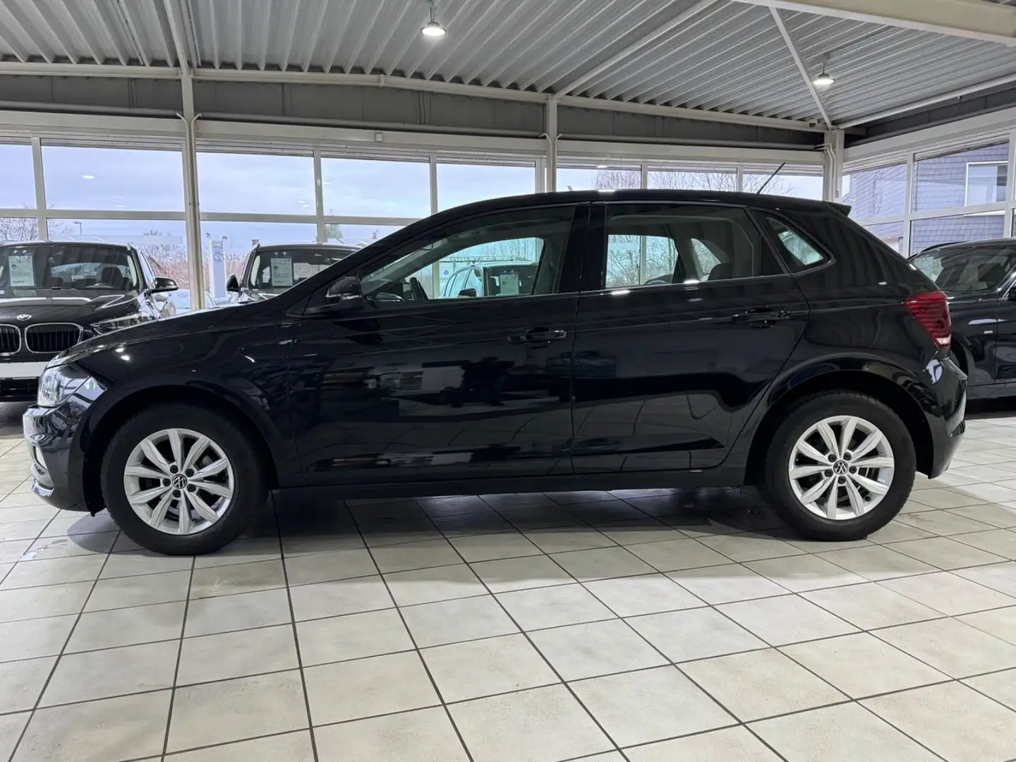 Volkswagen Polo VI Highline/2.HD/DSG/NAVI/ACC/SHZ/PDC/ALU Schwarz - 2