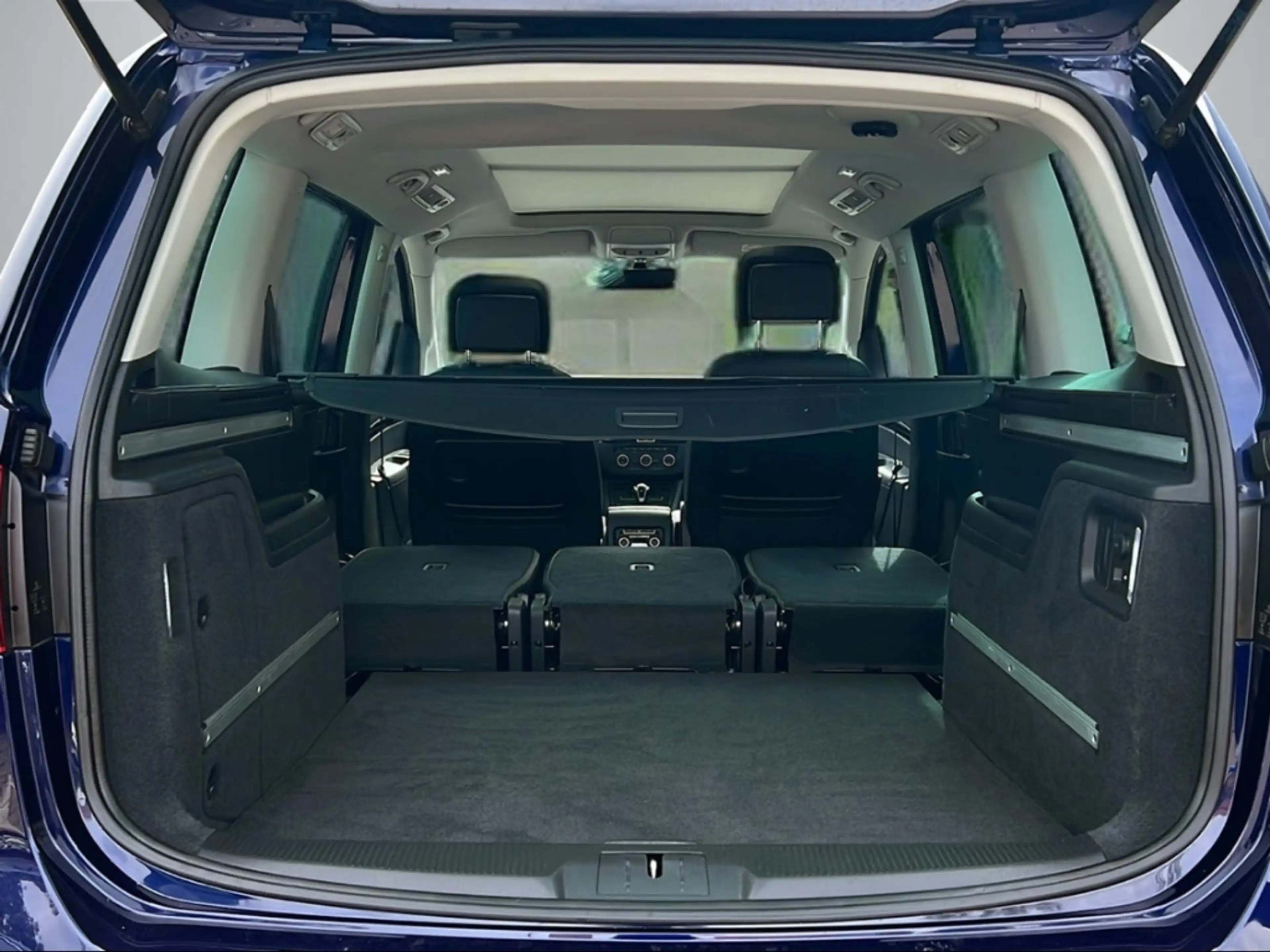 SEAT Alhambra Style AHK-klappbar Leder Soundsystem Bi-Xenon Dyn. — photo 9