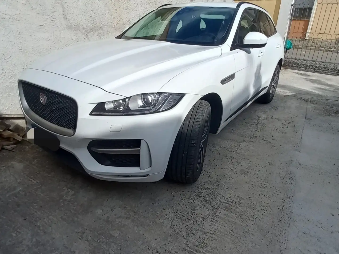 Jaguar F-Pace 2.0d R-Sport awd 180cv - 1