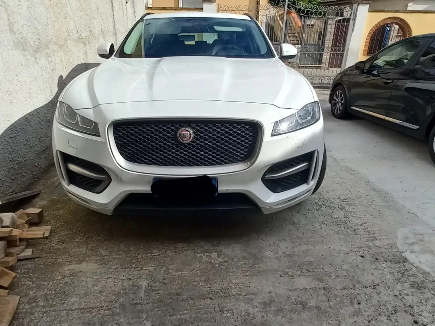 Jaguar F-Pace 2.0d R-Sport awd 180cv - 2
