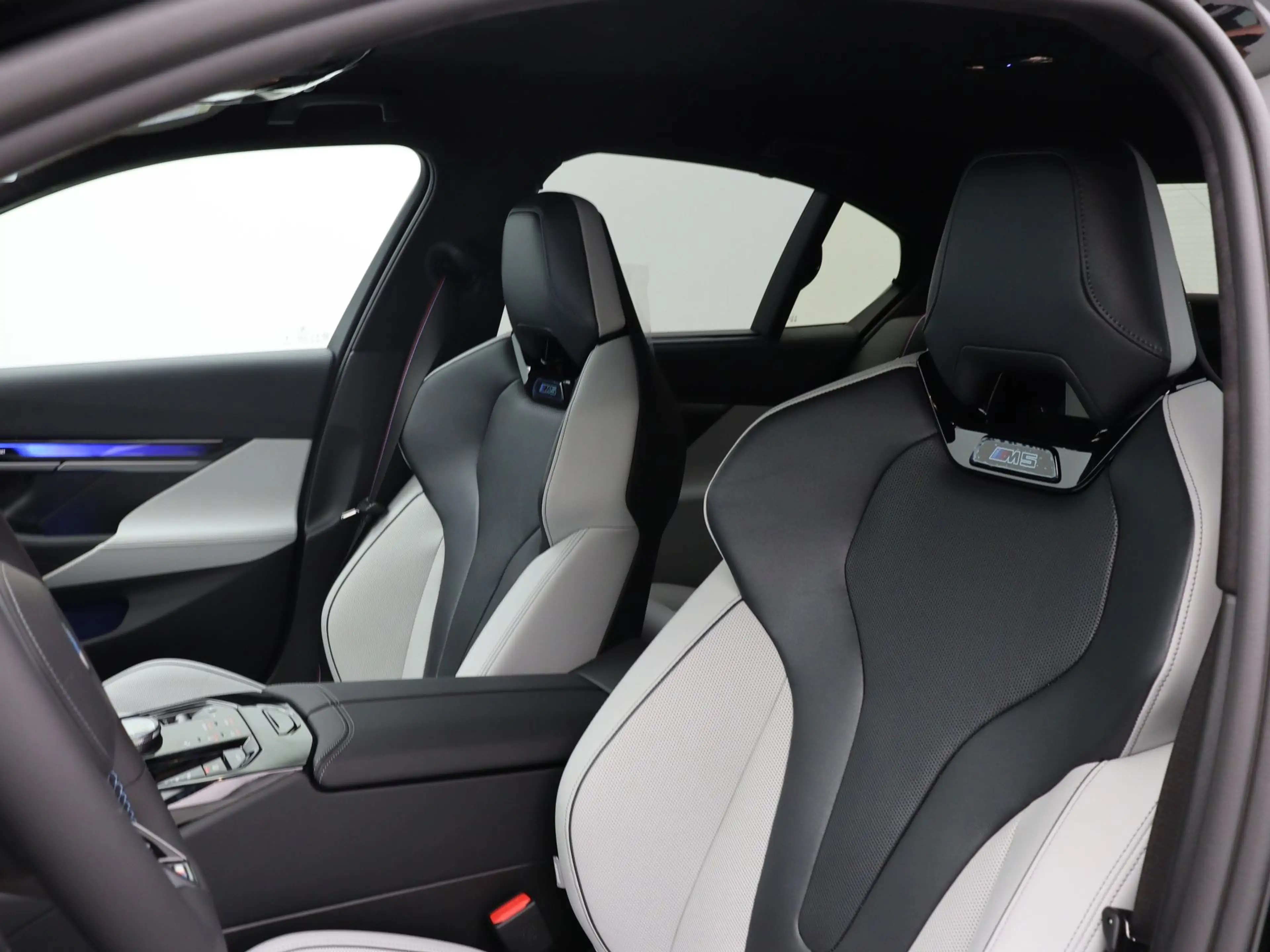 BMW M5 — photo 5