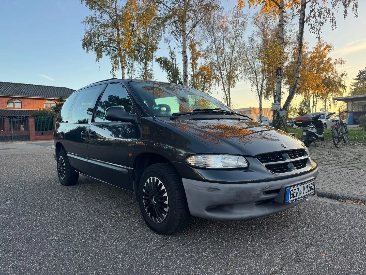 Chrysler Voyager Family Comfort 2.0 TÜV NEU Garantie Czarny - 1