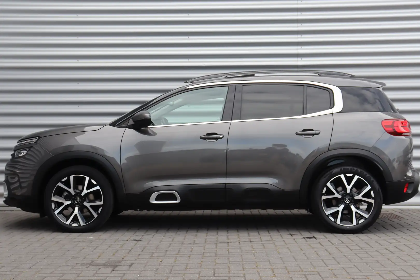 Citroen C5 Aircross 1.2 PURETECH 130PK SHINE AUTOMAAT / NAVI / LEDER / Grijs - 2