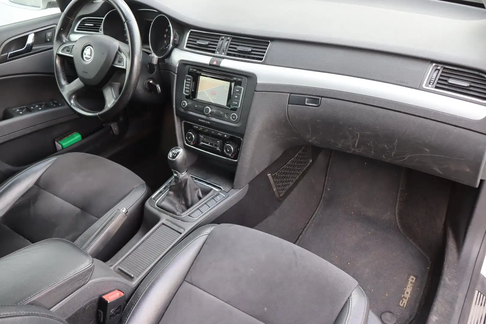 Skoda Superb Combi 1.6 TDI Sprint Pro Navigatie, Cruise control Grijs - 2