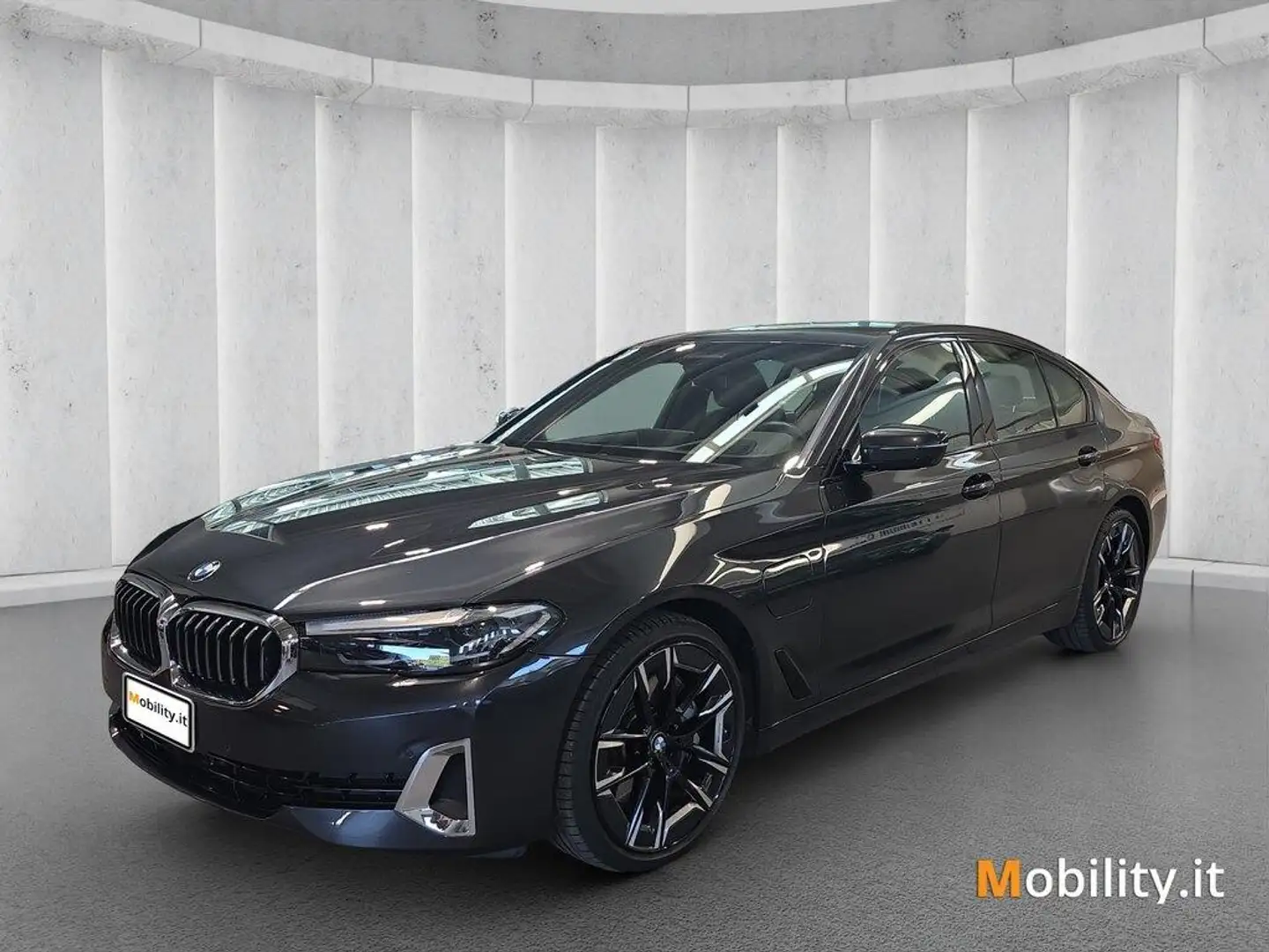 BMW 545 e xdrive Luxury auto Grijs - 1