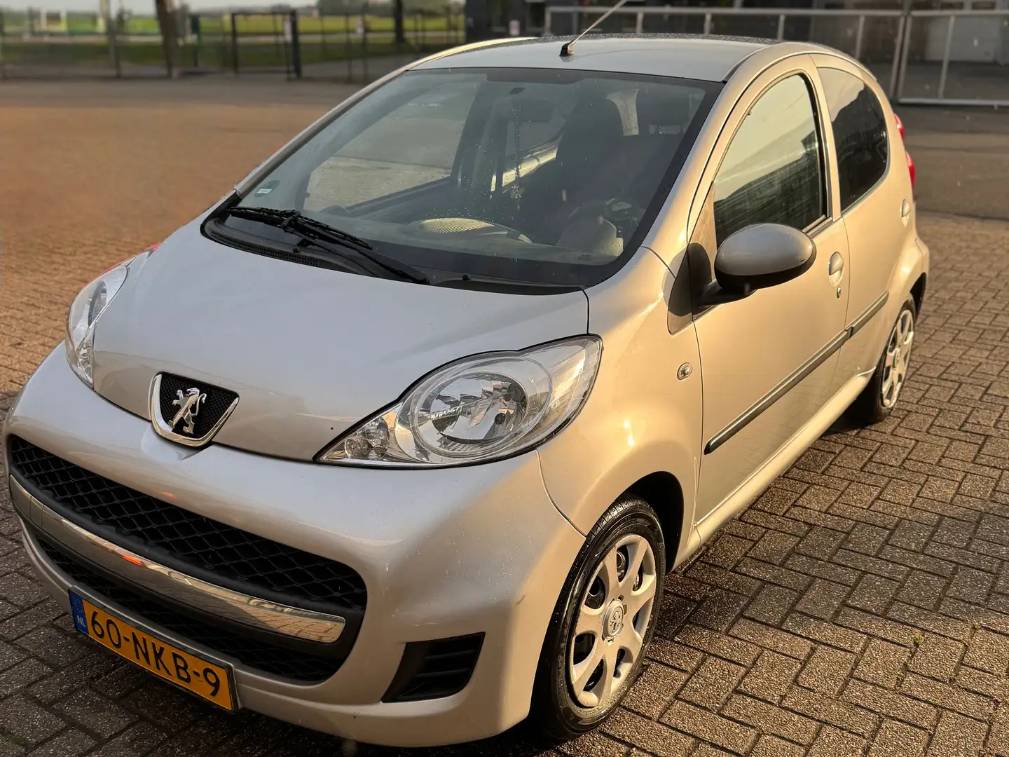 Peugeot 107 107 1.0-12V XS Zilver - 1