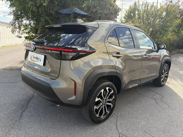 Toyota Yaris Cross view 3