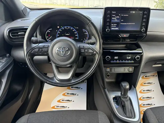 Toyota Yaris Cross view 8