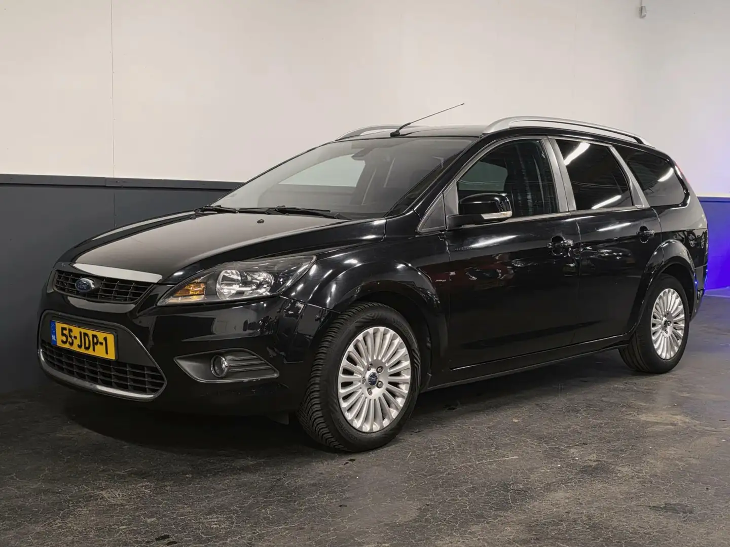 Ford Focus Wagon 2.0 Titanium | Trekhaak | Stoelverw | Navi Zwart - 2