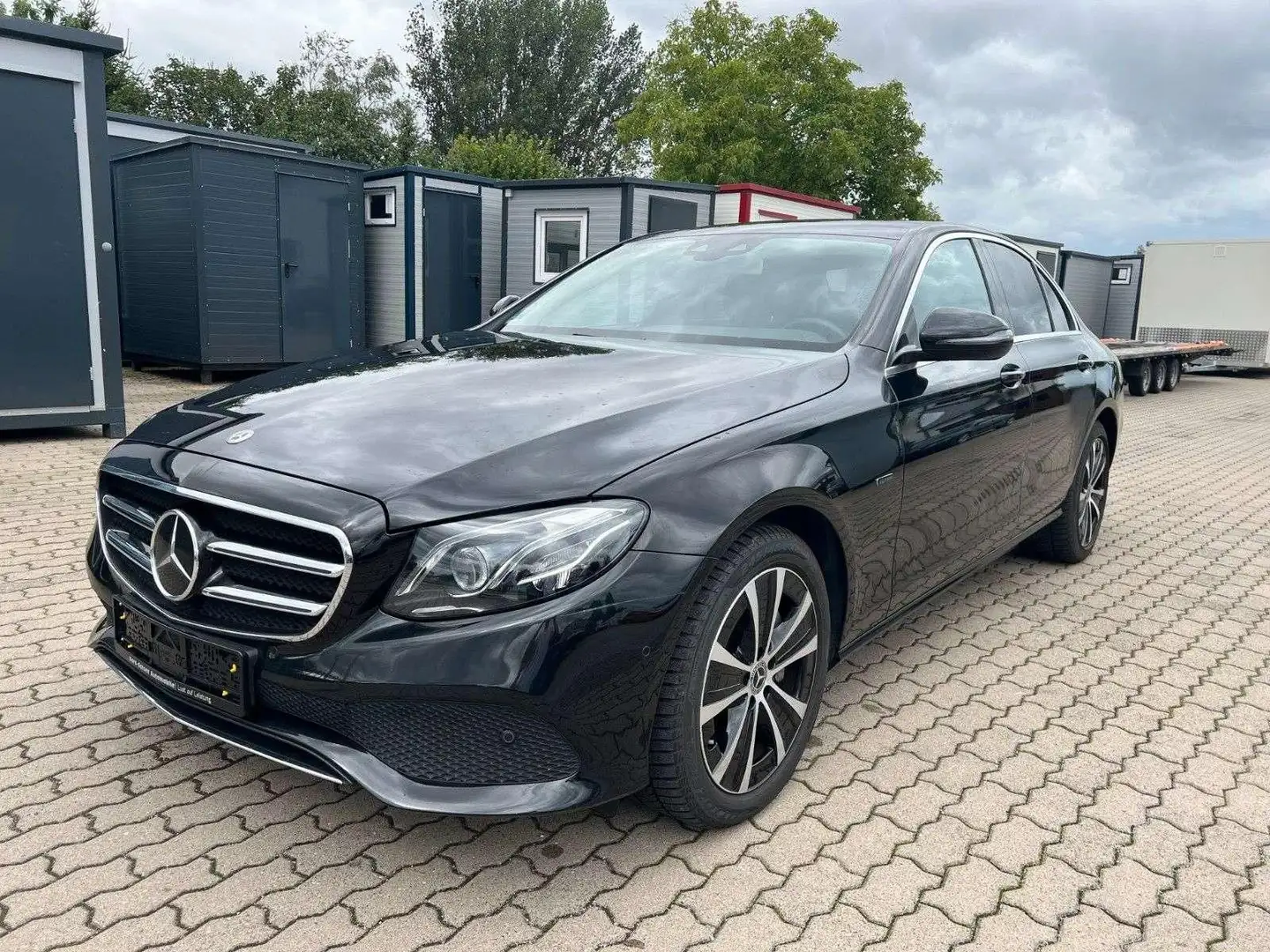 Mercedes-Benz E 300 e E -Klasse Lim. NAV * SHZ * Schwarz - 1