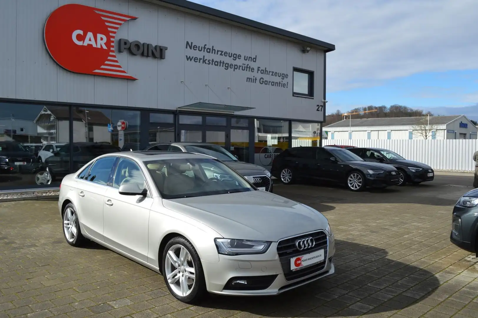 Audi A4 *Navi*Xenon*Kamera*Navi*Pano.Dach*BT-Media*SHZ Silber - 2