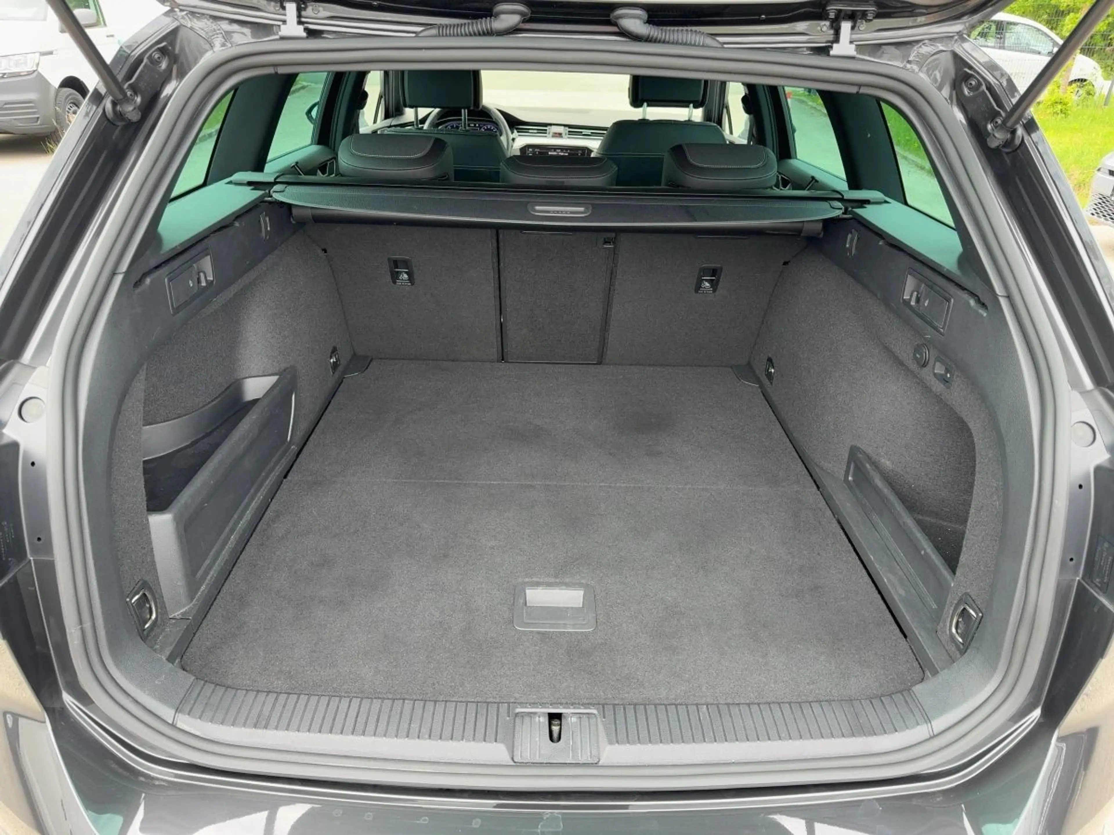 Volkswagen Passat Alltrack Passat Variant ALLTRACK 2.0 TDI DSG 4M AHK ACC S — photo 7