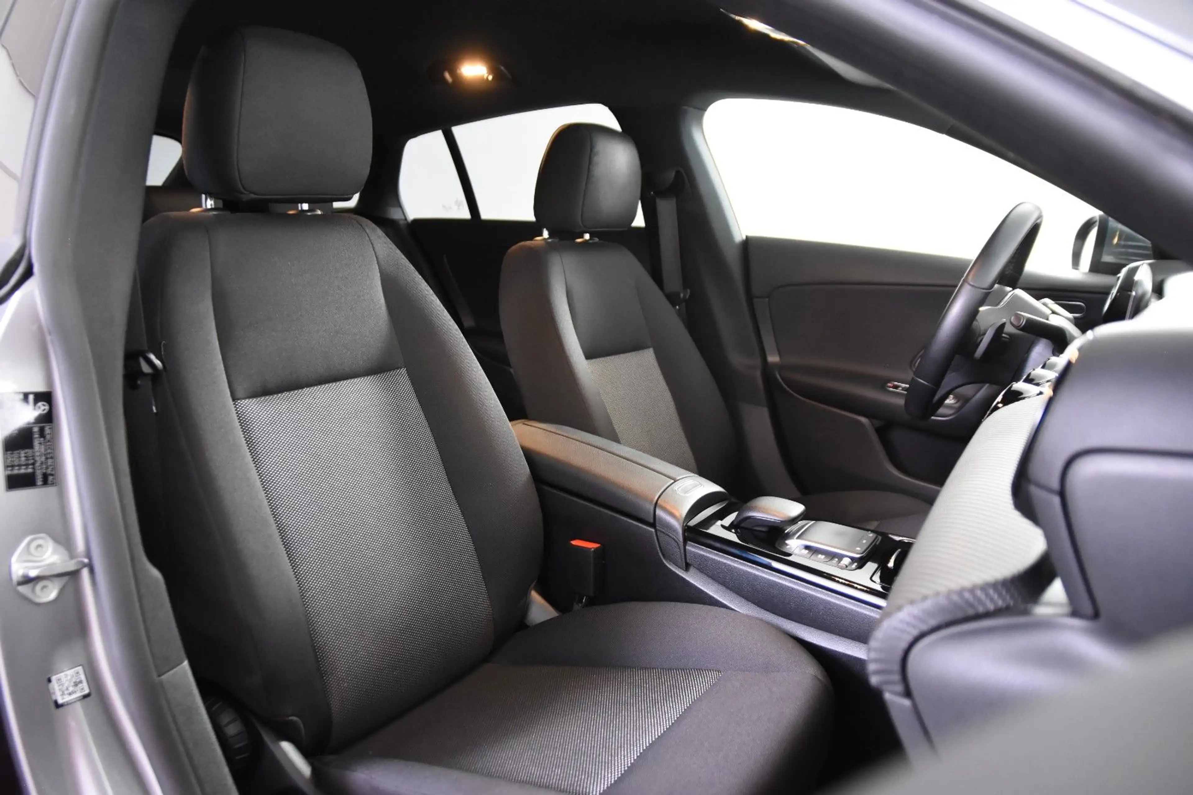 Mercedes-Benz CLA 180 *1.Hand*Navi*SHZ*EHK*Carplay* — photo 3