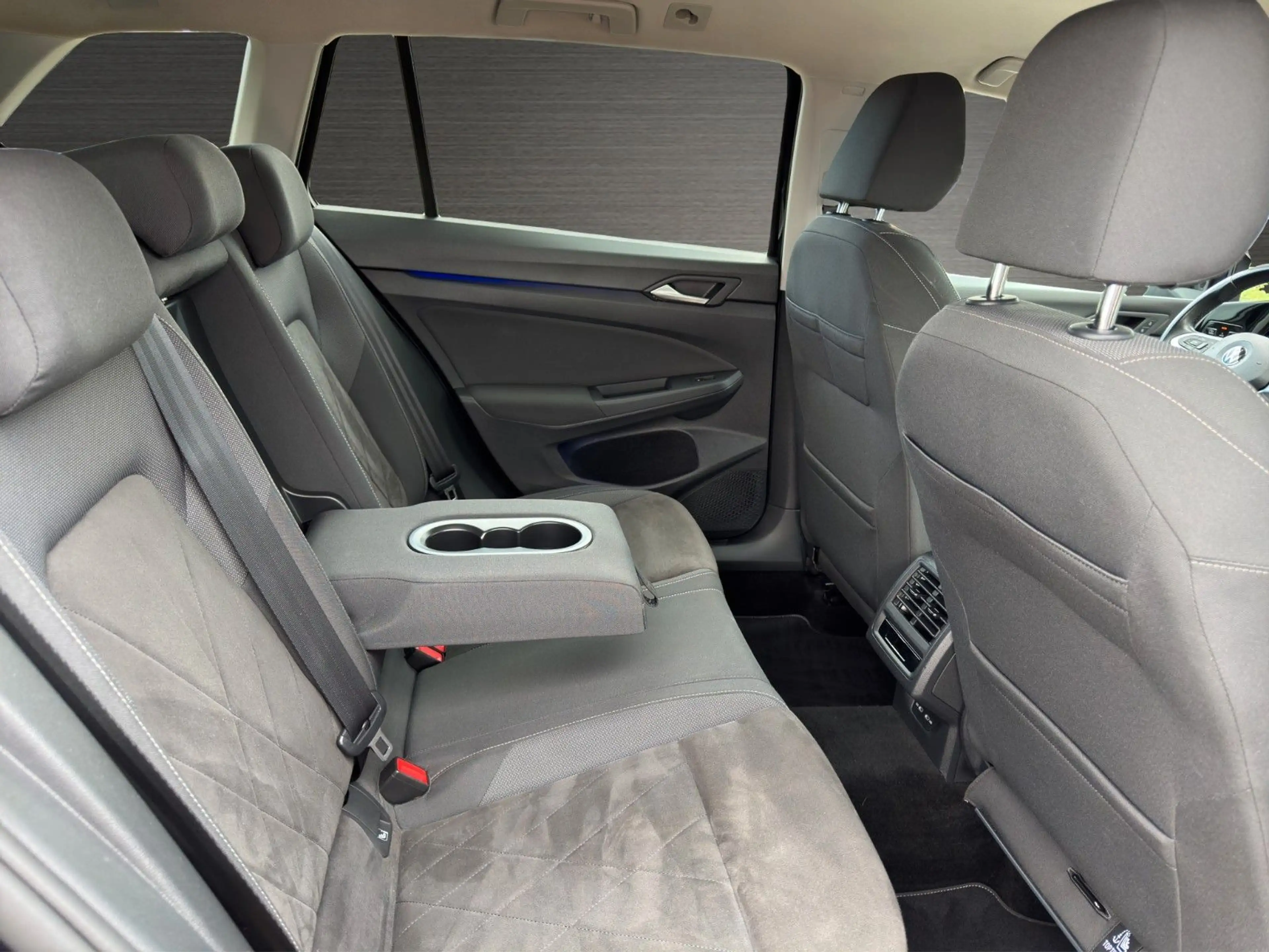 Volkswagen Golf VIII 1.4 eTSI Variant Style LED HUD Kamera — photo 12