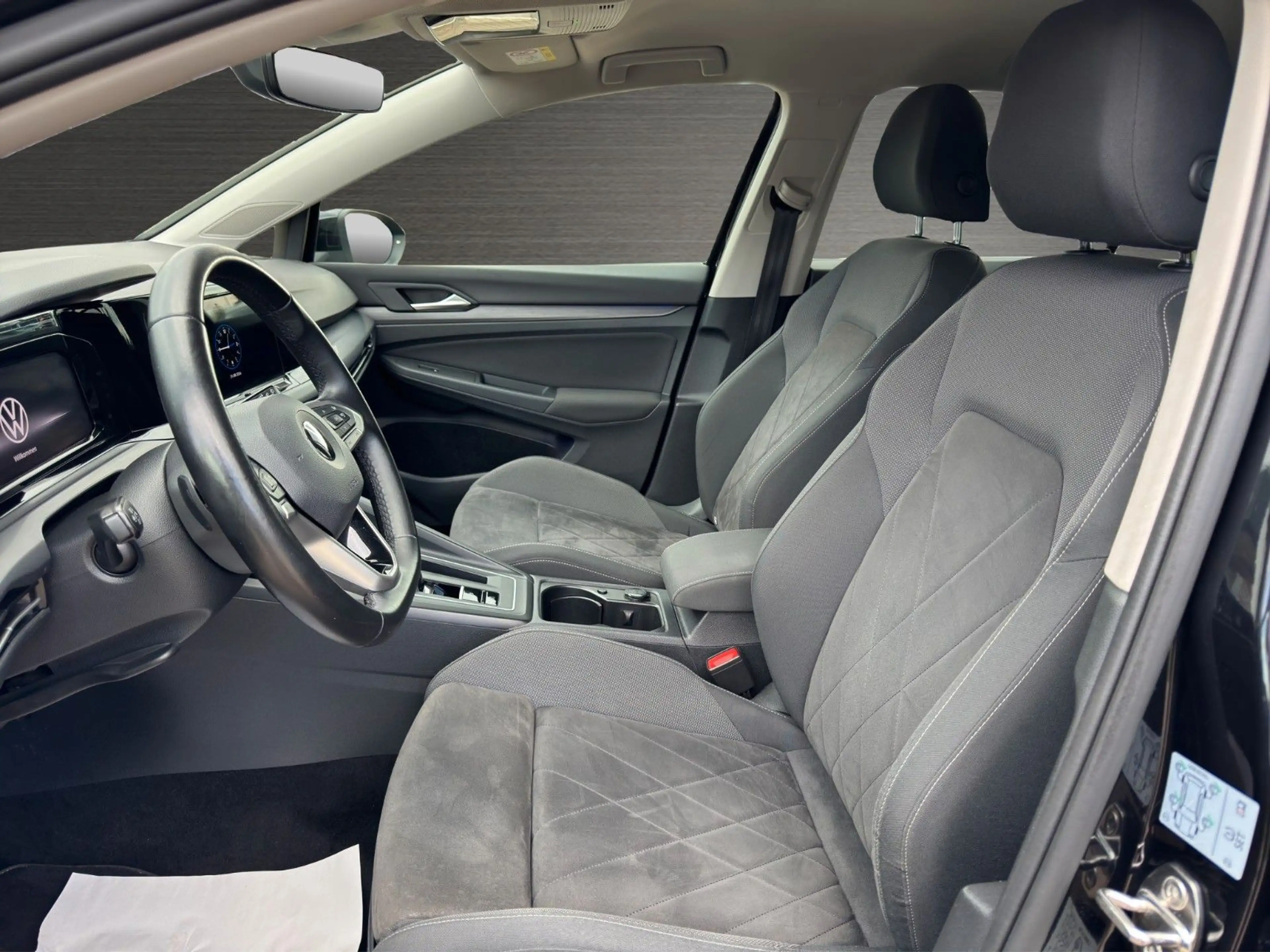 Volkswagen Golf VIII 1.4 eTSI Variant Style LED HUD Kamera — photo 10