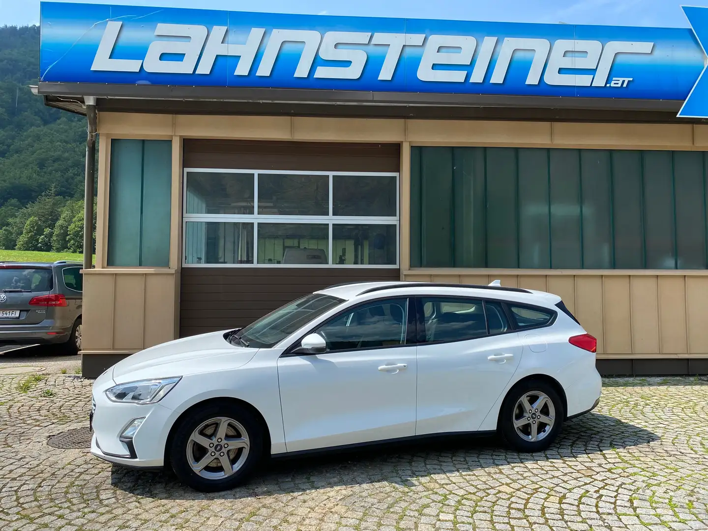 Ford Focus Traveller 1,0 EcoBoost Trend Weiß - 1