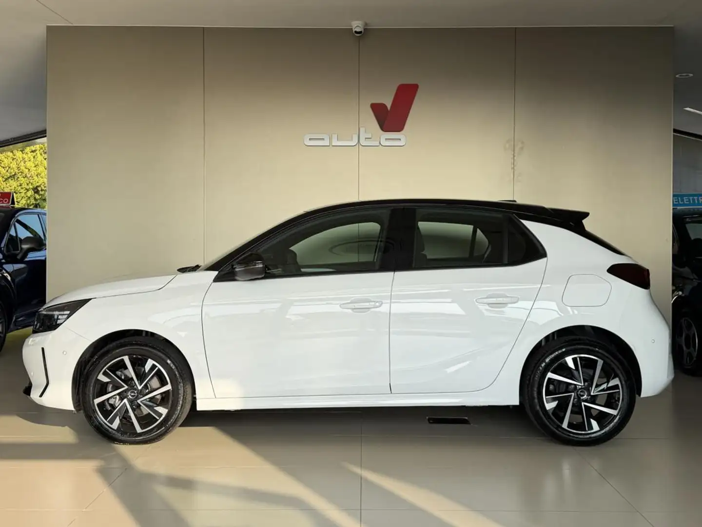 Opel Corsa 1.2 100 CV GS +SENSORI +TELE +CARPLAY WIRELESS Bianco - 1