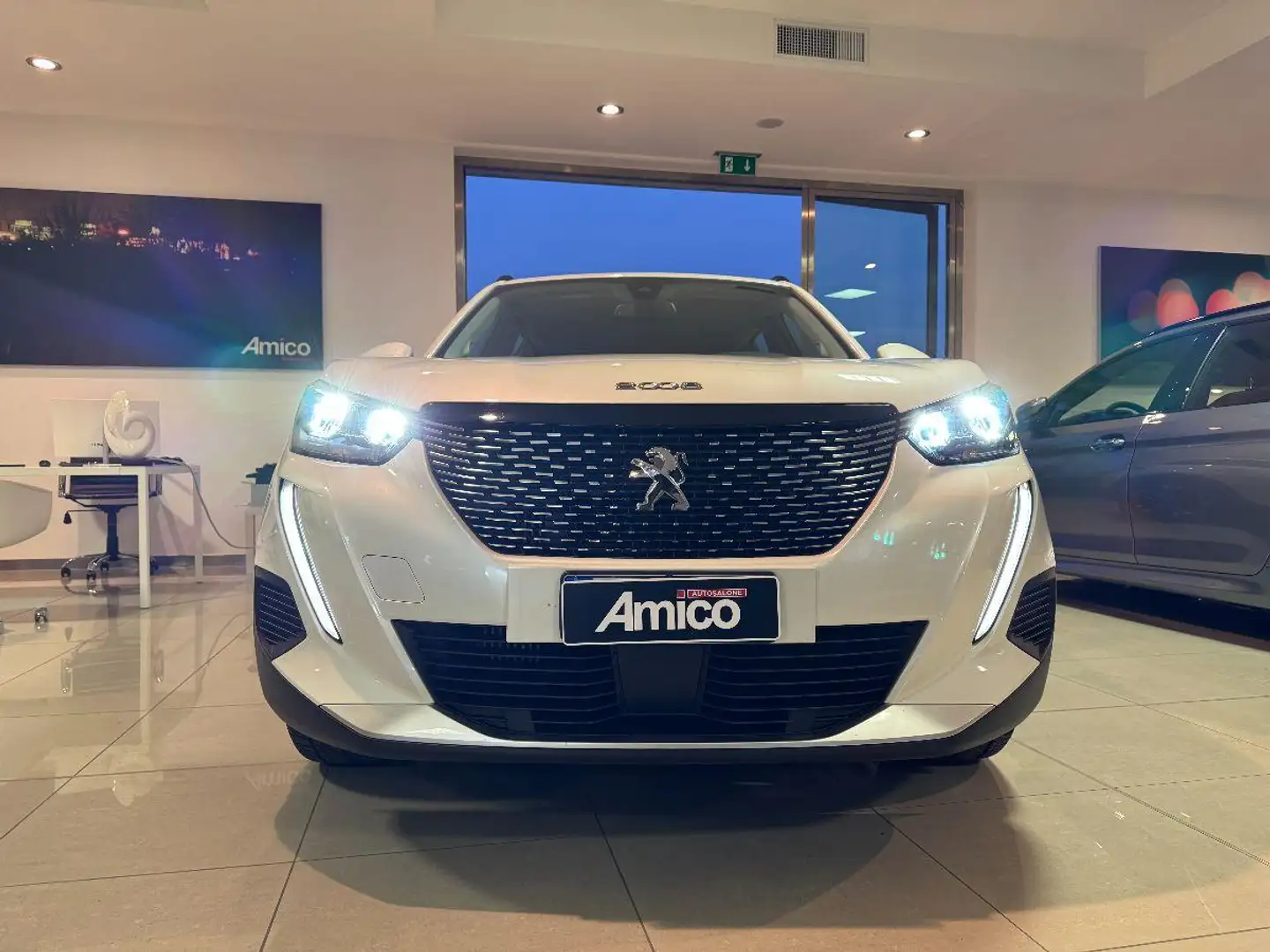 Peugeot 2008 1.5 BlueHDi 130 S&S EAT8 Allure Pack Perlata Wit - 2