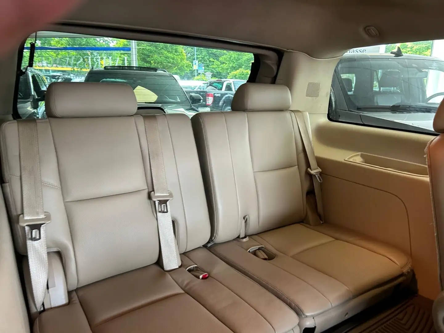 Chevrolet Tahoe 5.3L V8 LT 4WD- 7-Sitze Gris - 2