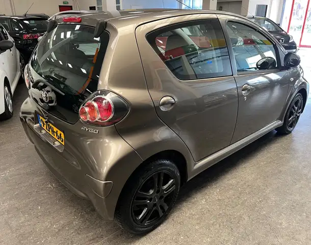 Toyota Aygo view 9