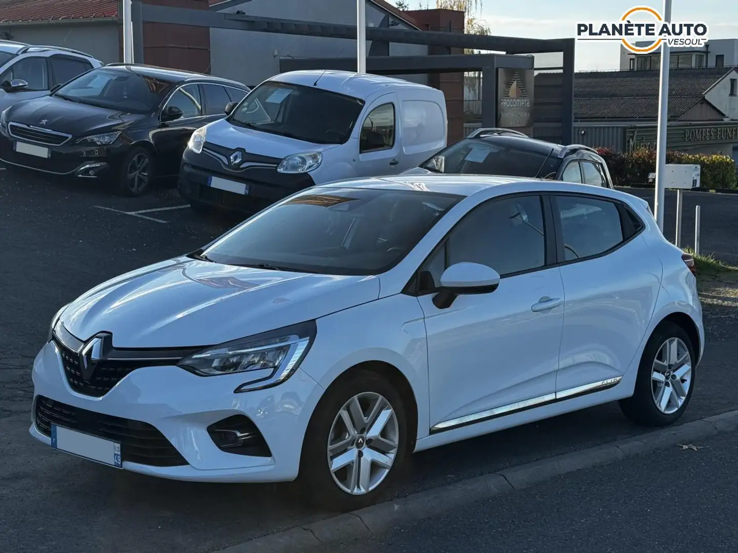 Renault Clio 1.0 Tce - 100 V BERLINE Business. Garanti jusqu\u0027à 5 ans. Livraison possible Blanc - 1