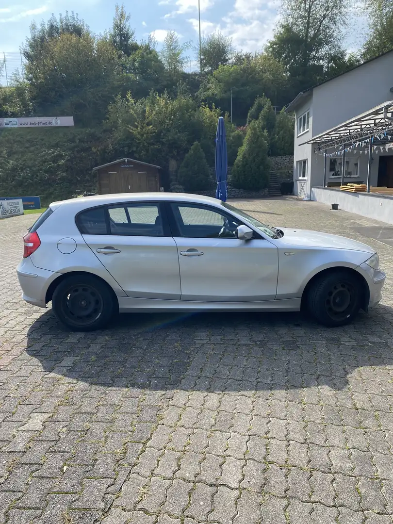 BMW 120 120d Grau - 1