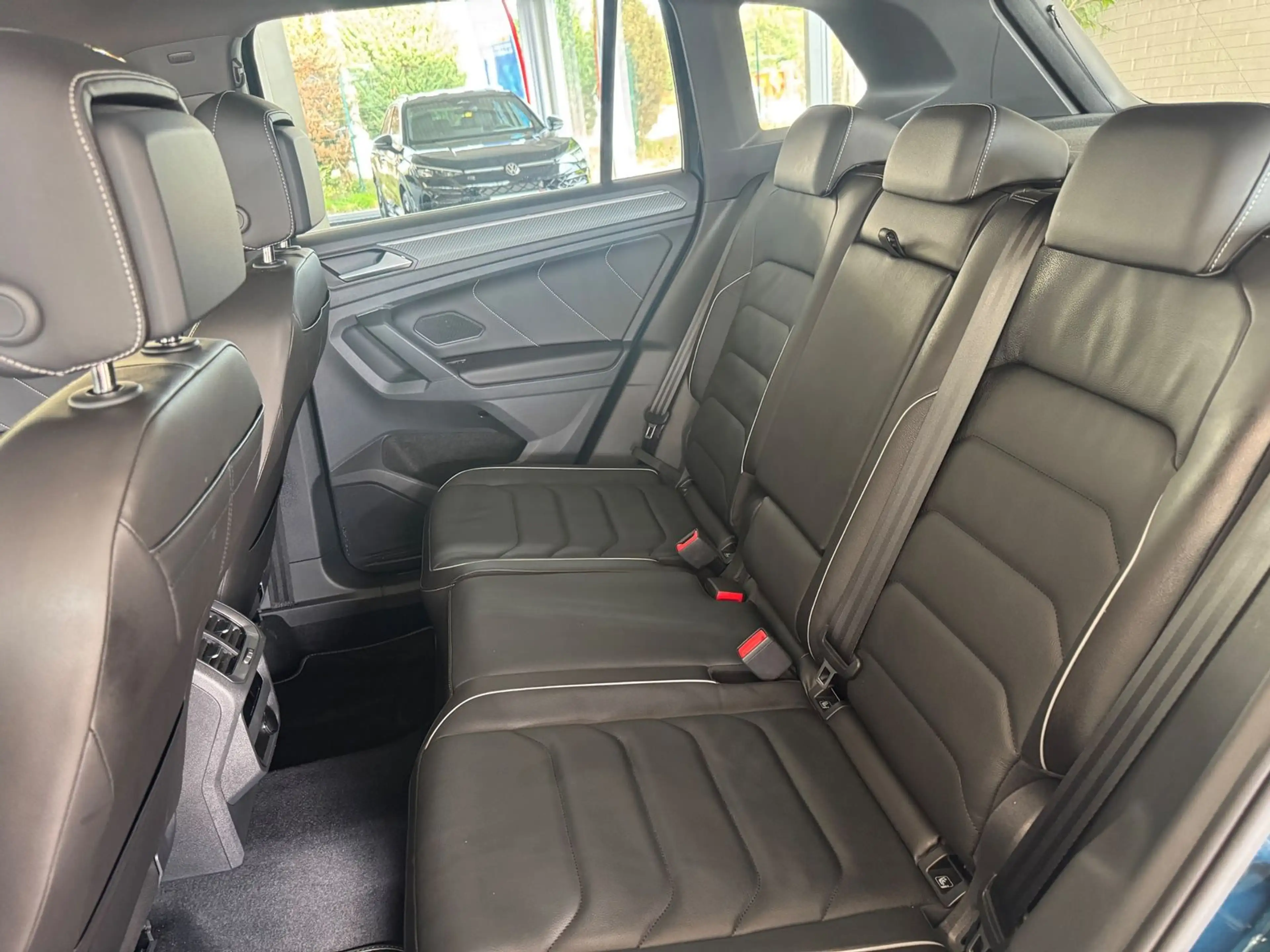 Volkswagen Tiguan R-Line 2.0 TDI DSG AHK LED Navi Kamera — photo 7