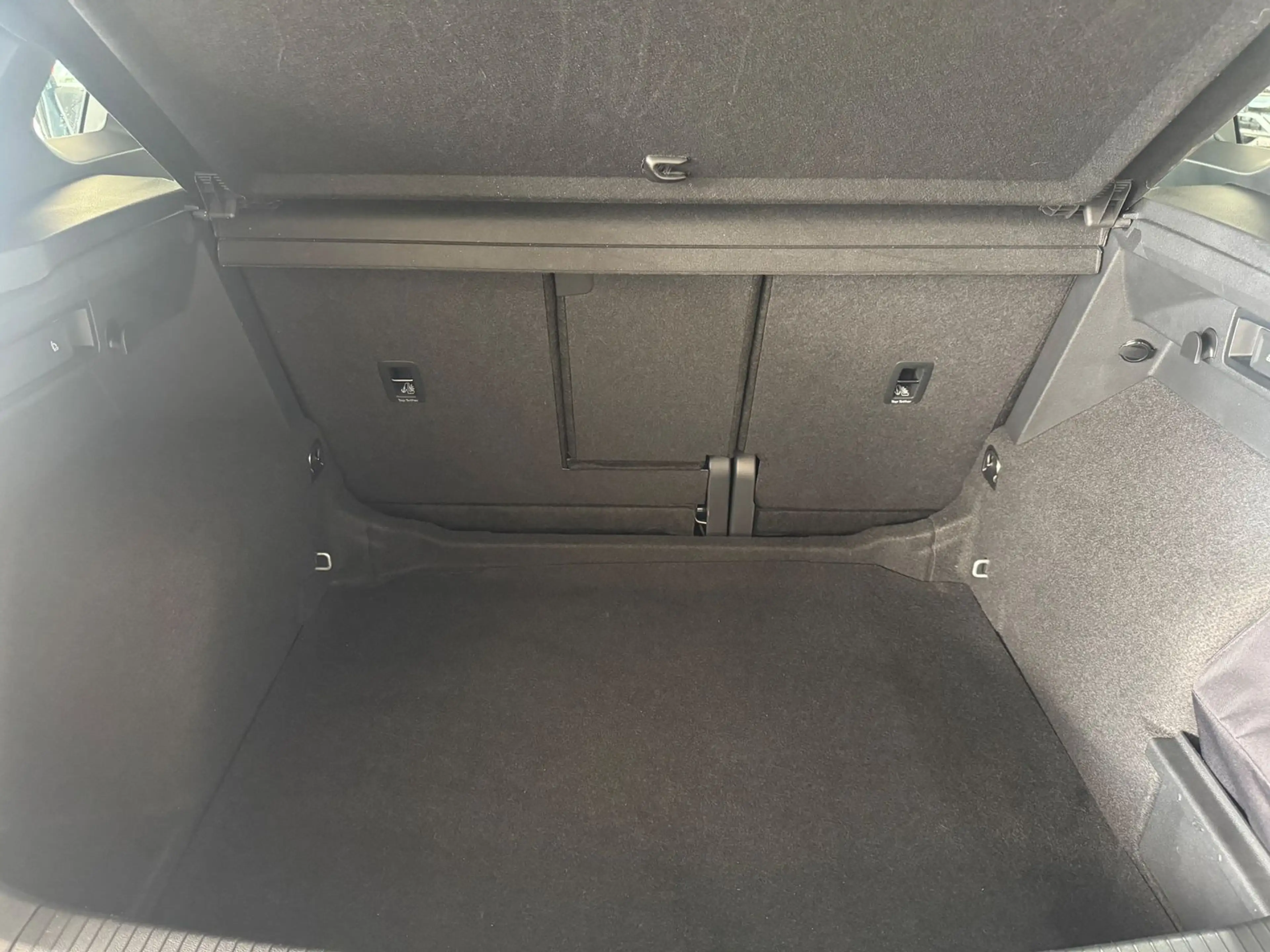 Volkswagen Tiguan R-Line 2.0 TDI DSG AHK LED Navi Kamera — photo 8