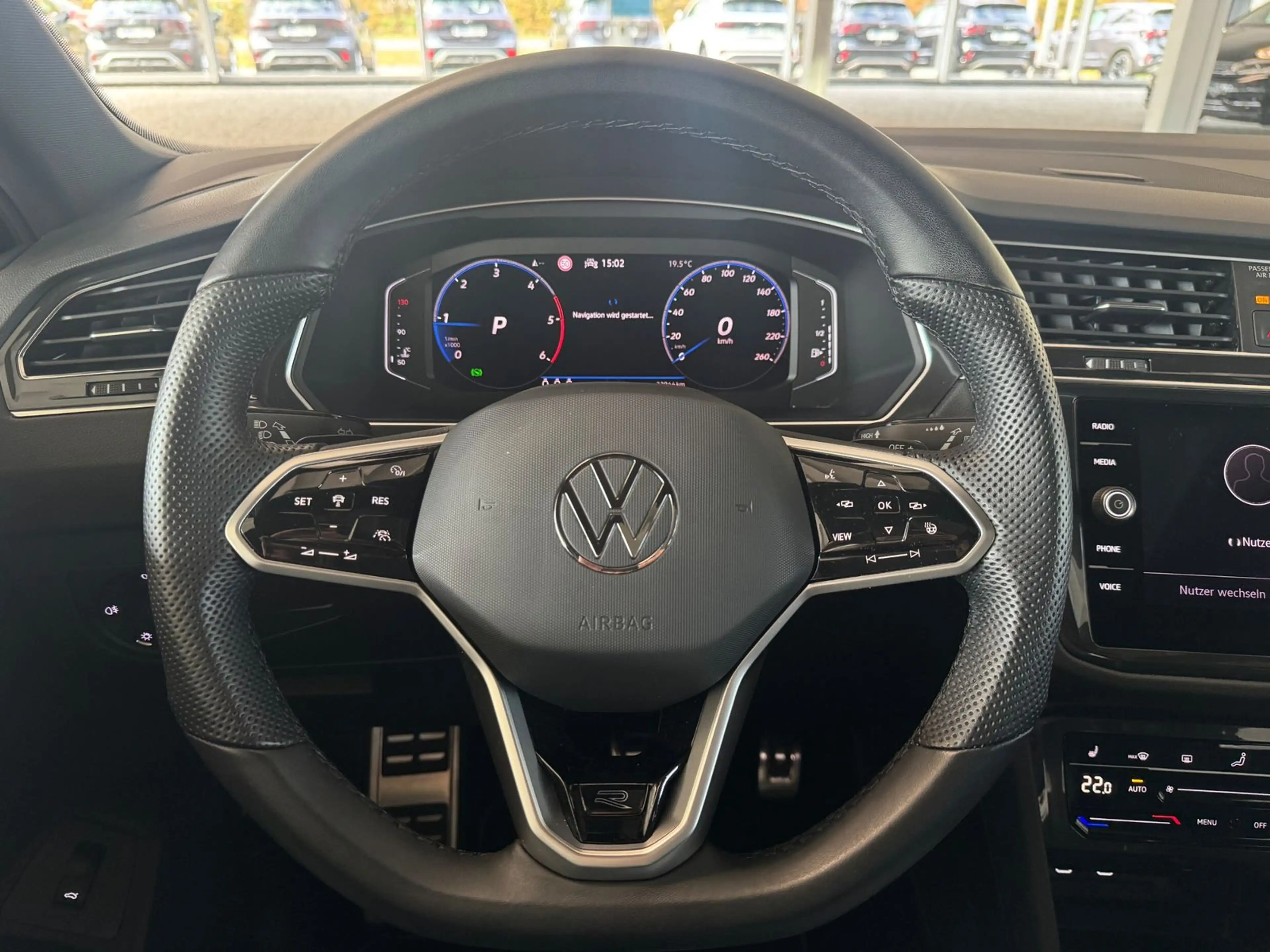 Volkswagen Tiguan R-Line 2.0 TDI DSG AHK LED Navi Kamera — photo 12
