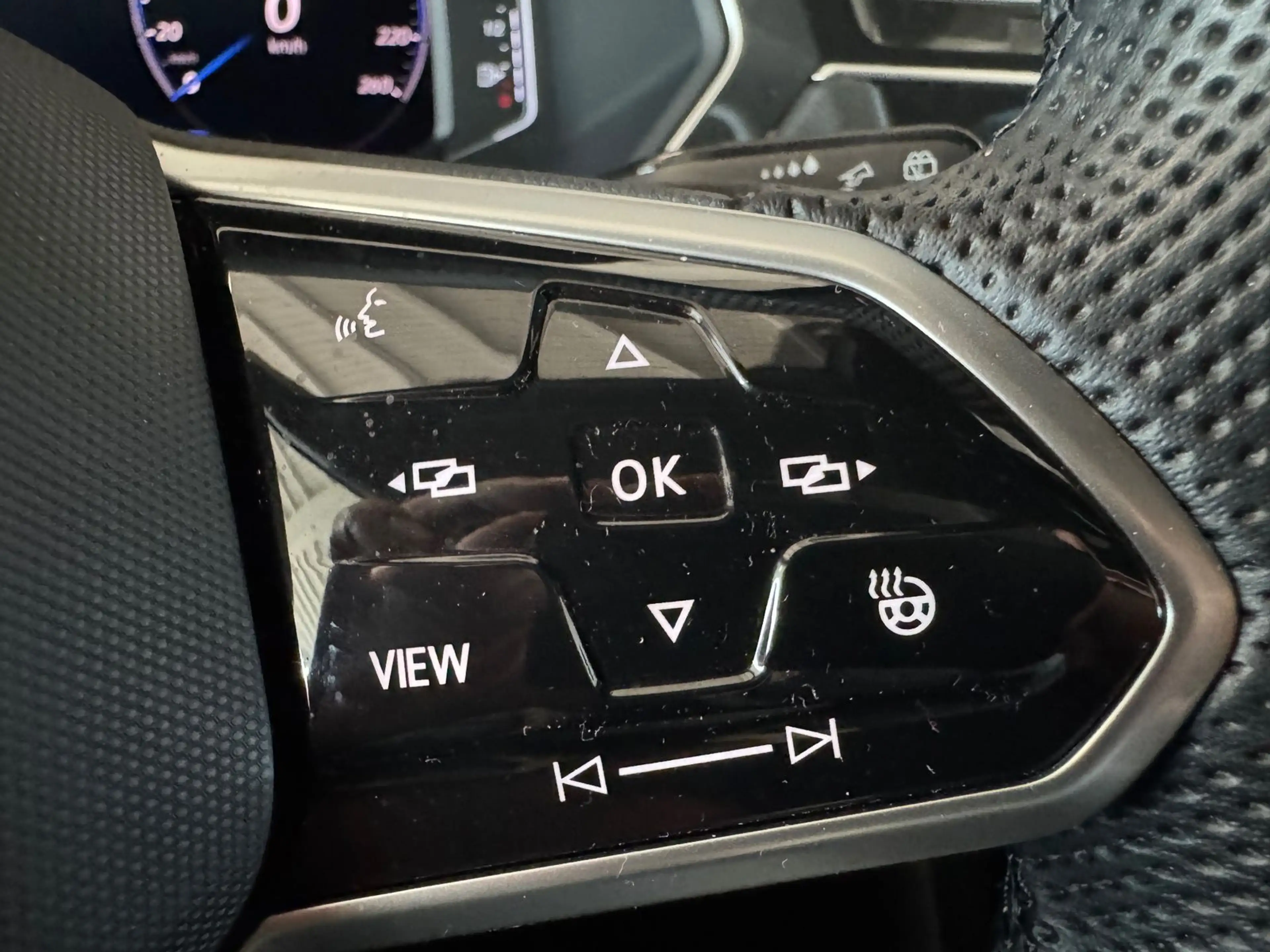 Volkswagen Tiguan R-Line 2.0 TDI DSG AHK LED Navi Kamera — photo 14