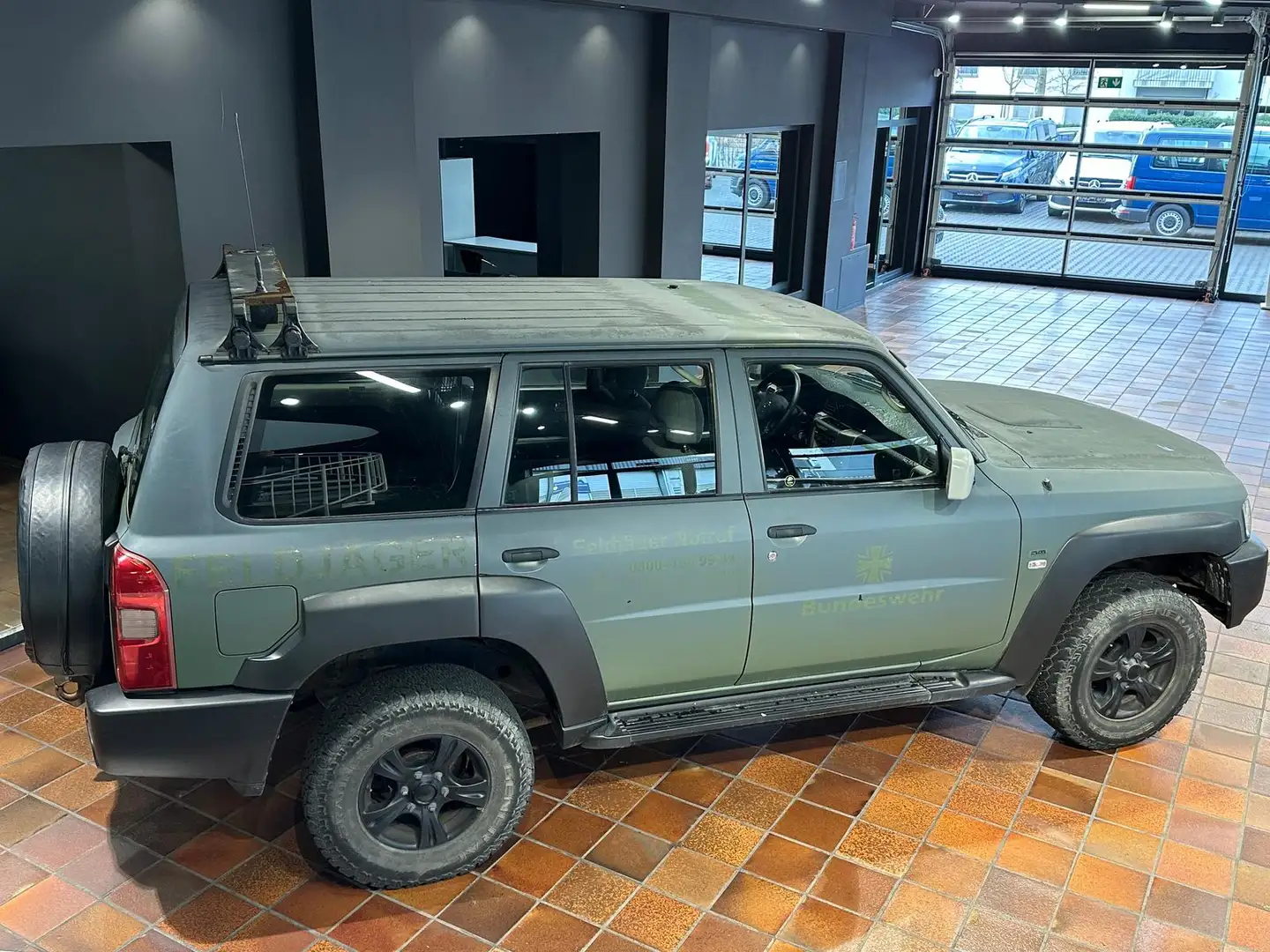 Nissan Patrol Y61 3.0 FELDJÄGER-EDITION BUNDESWEHR SCHALTER Schwarz - 1