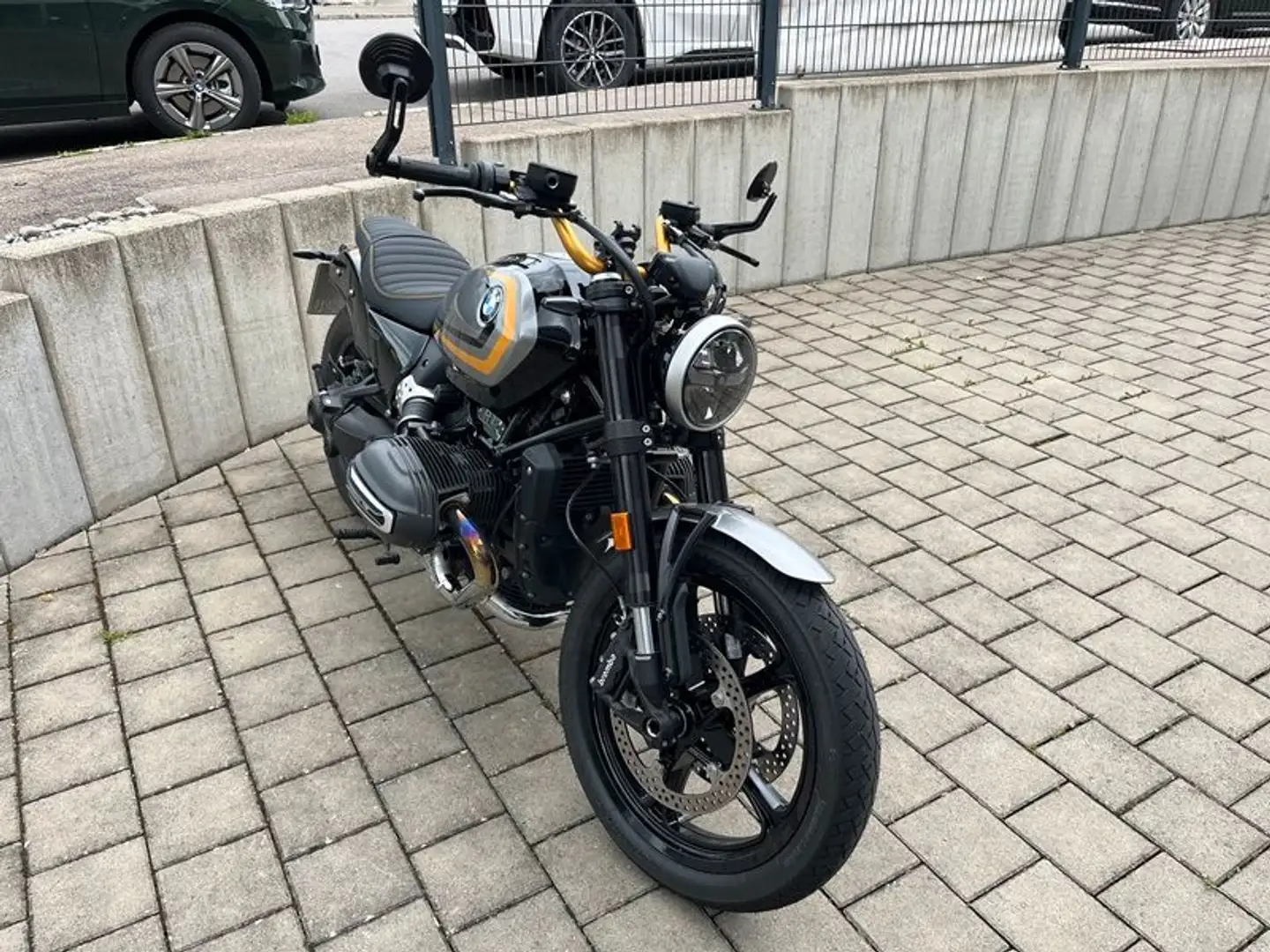 BMW R 12 Option 719 mit Werksgarantie bis 04/2028 Silver - 1