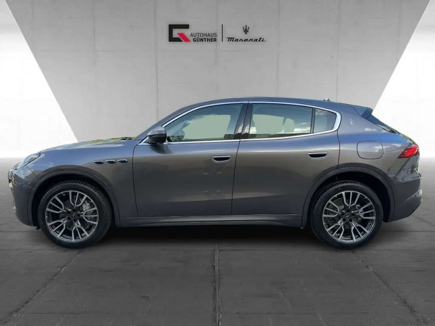 Maserati Grecale MY25 - 300PS - AWD - PANO - LED Gris - 2