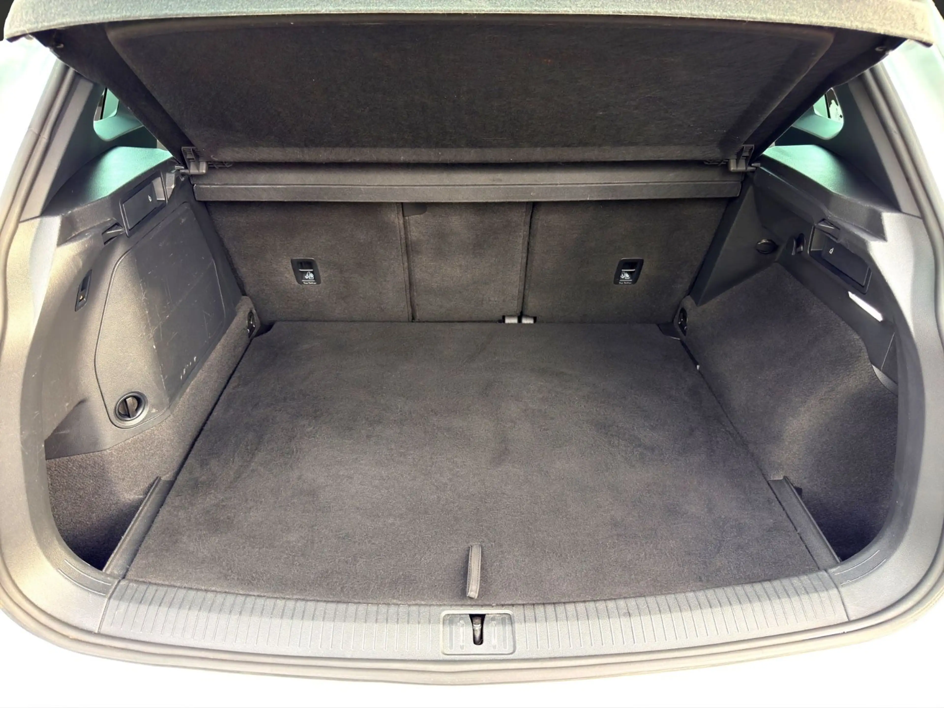 Volkswagen Tiguan R-Line eHybrid IQ-Drive RFK AHK LED ACC — photo 27