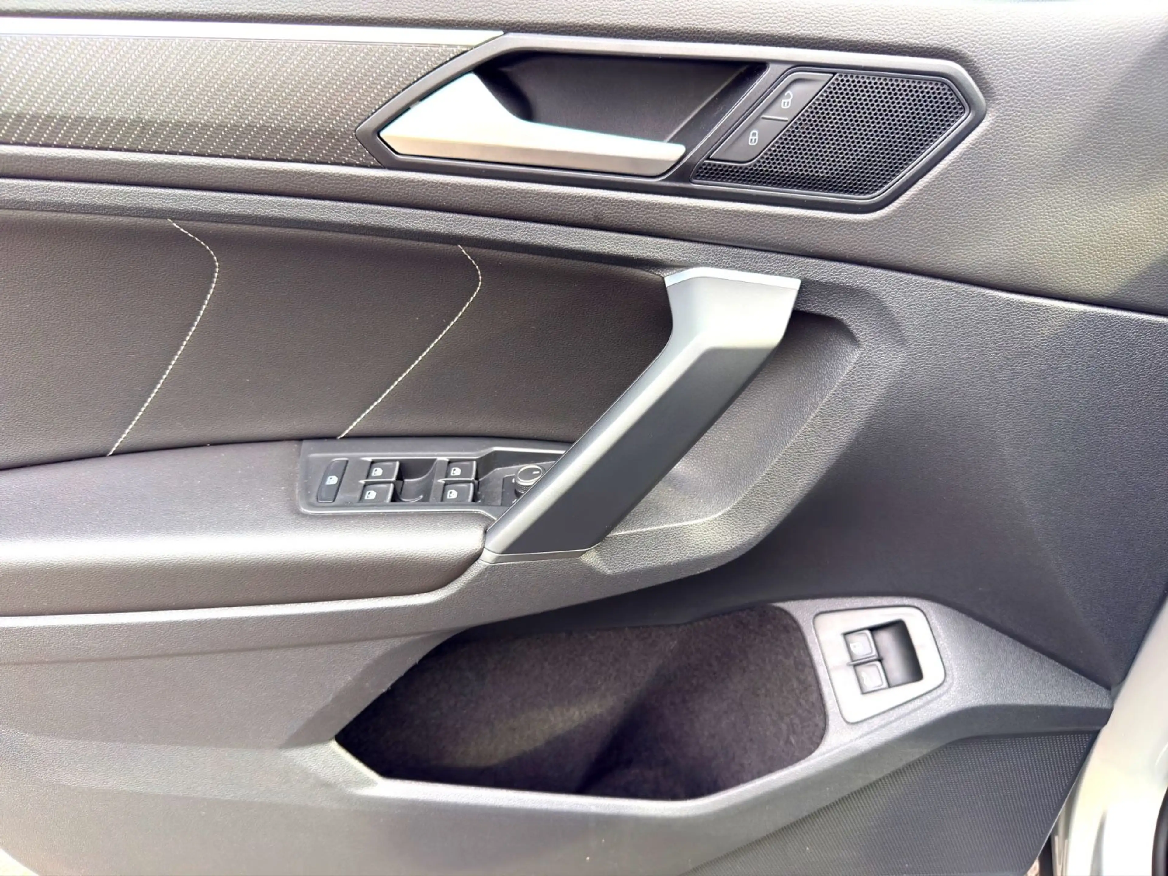 Volkswagen Tiguan R-Line eHybrid IQ-Drive RFK AHK LED ACC — photo 29