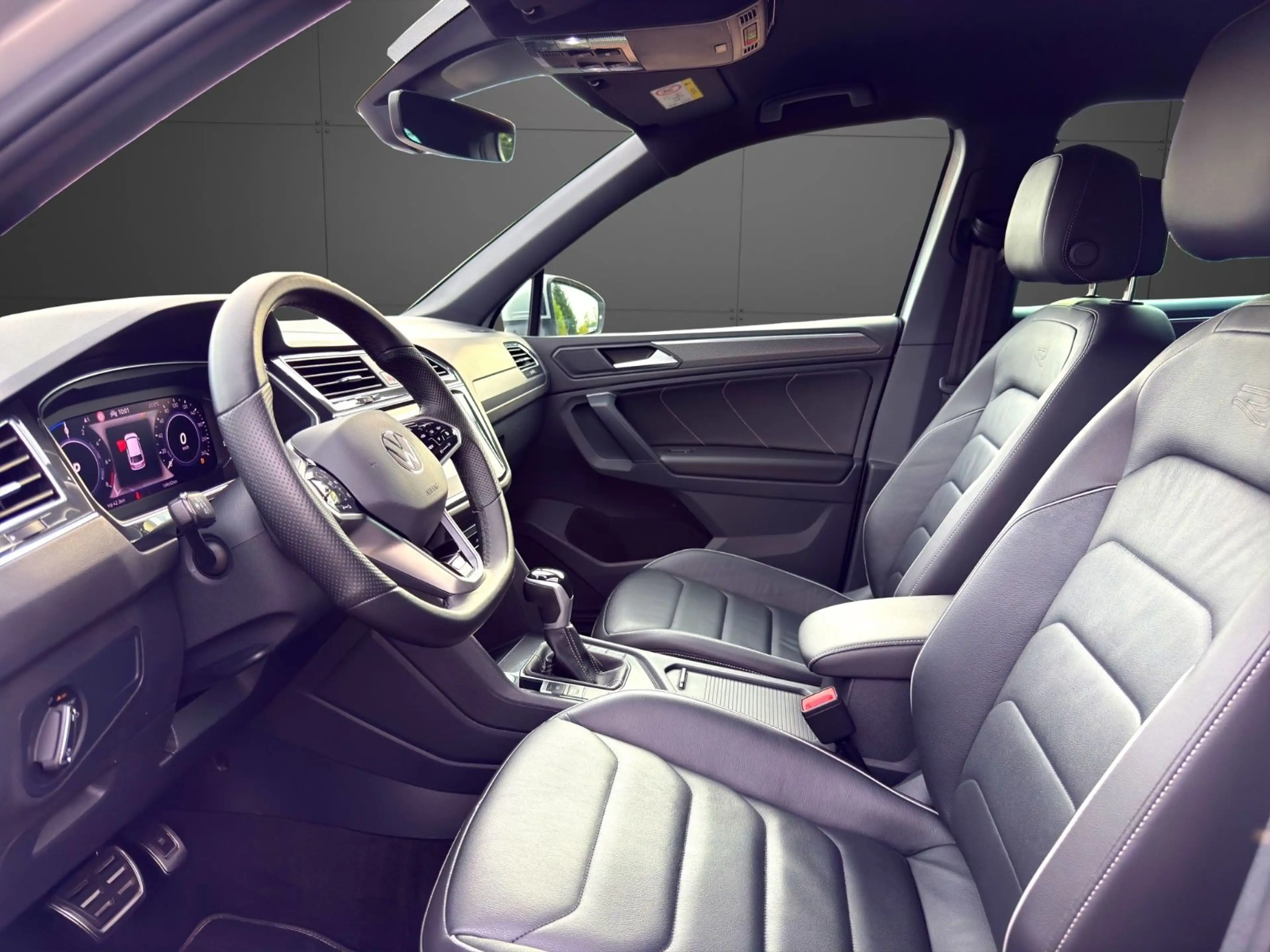 Volkswagen Tiguan R-Line eHybrid IQ-Drive RFK AHK LED ACC — photo 13