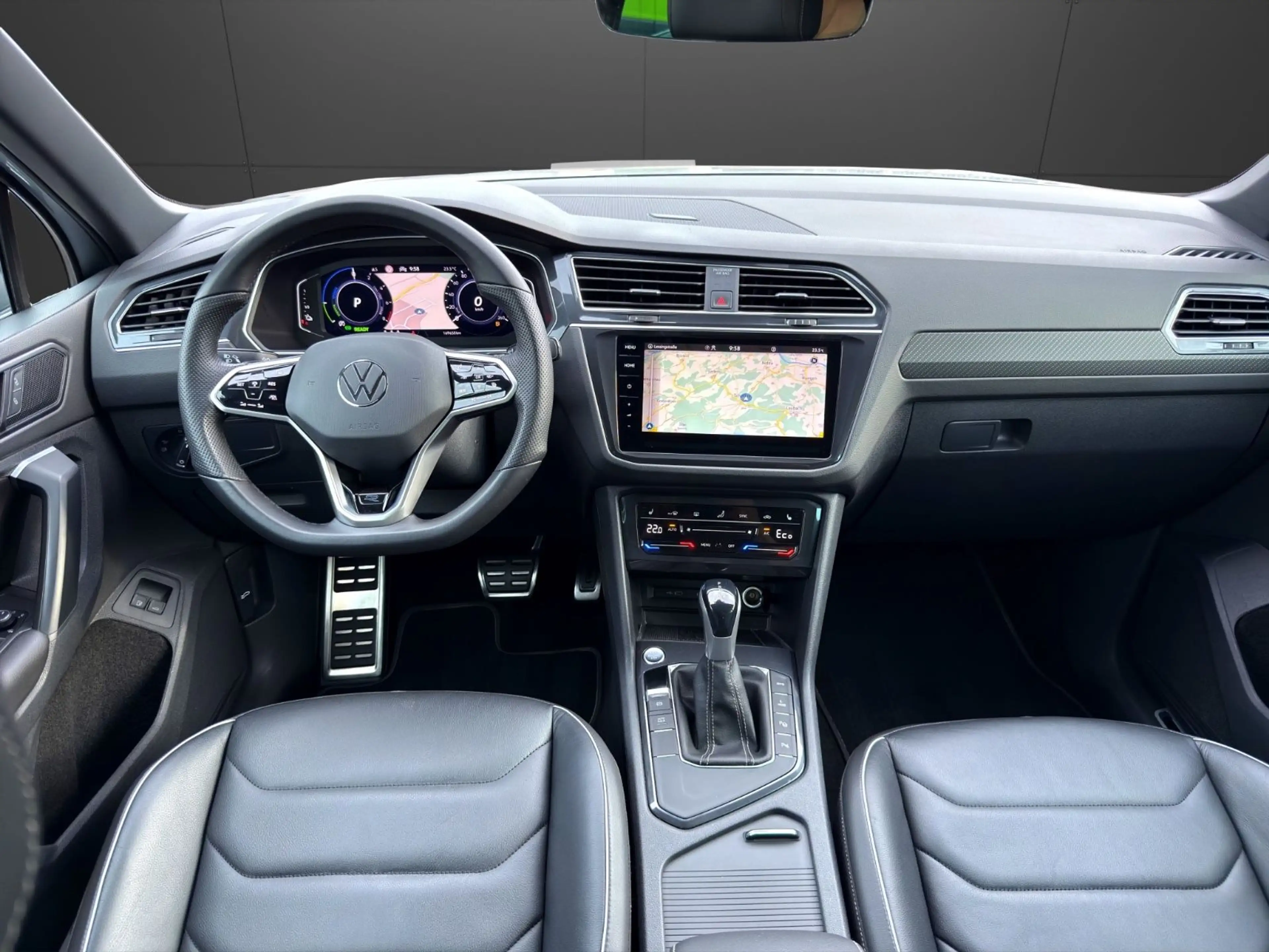 Volkswagen Tiguan R-Line eHybrid IQ-Drive RFK AHK LED ACC — photo 17