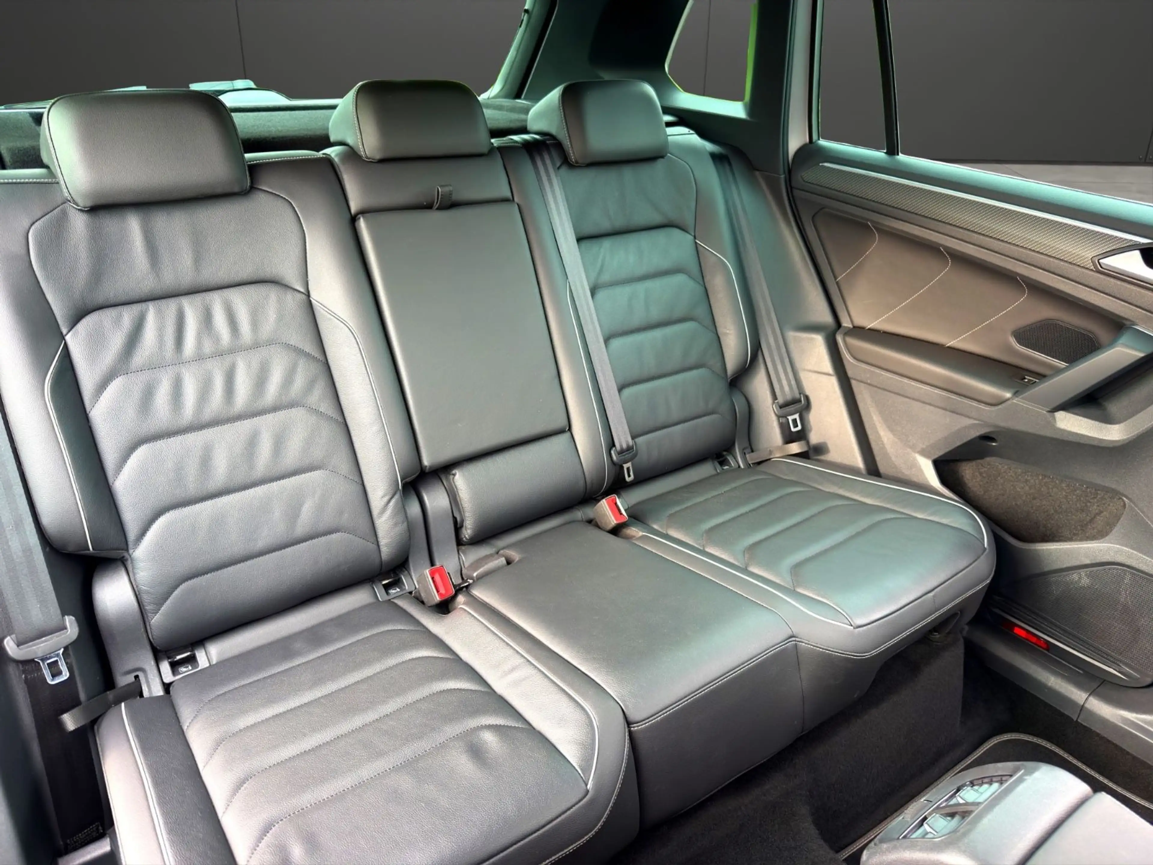 Volkswagen Tiguan R-Line eHybrid IQ-Drive RFK AHK LED ACC — photo 26