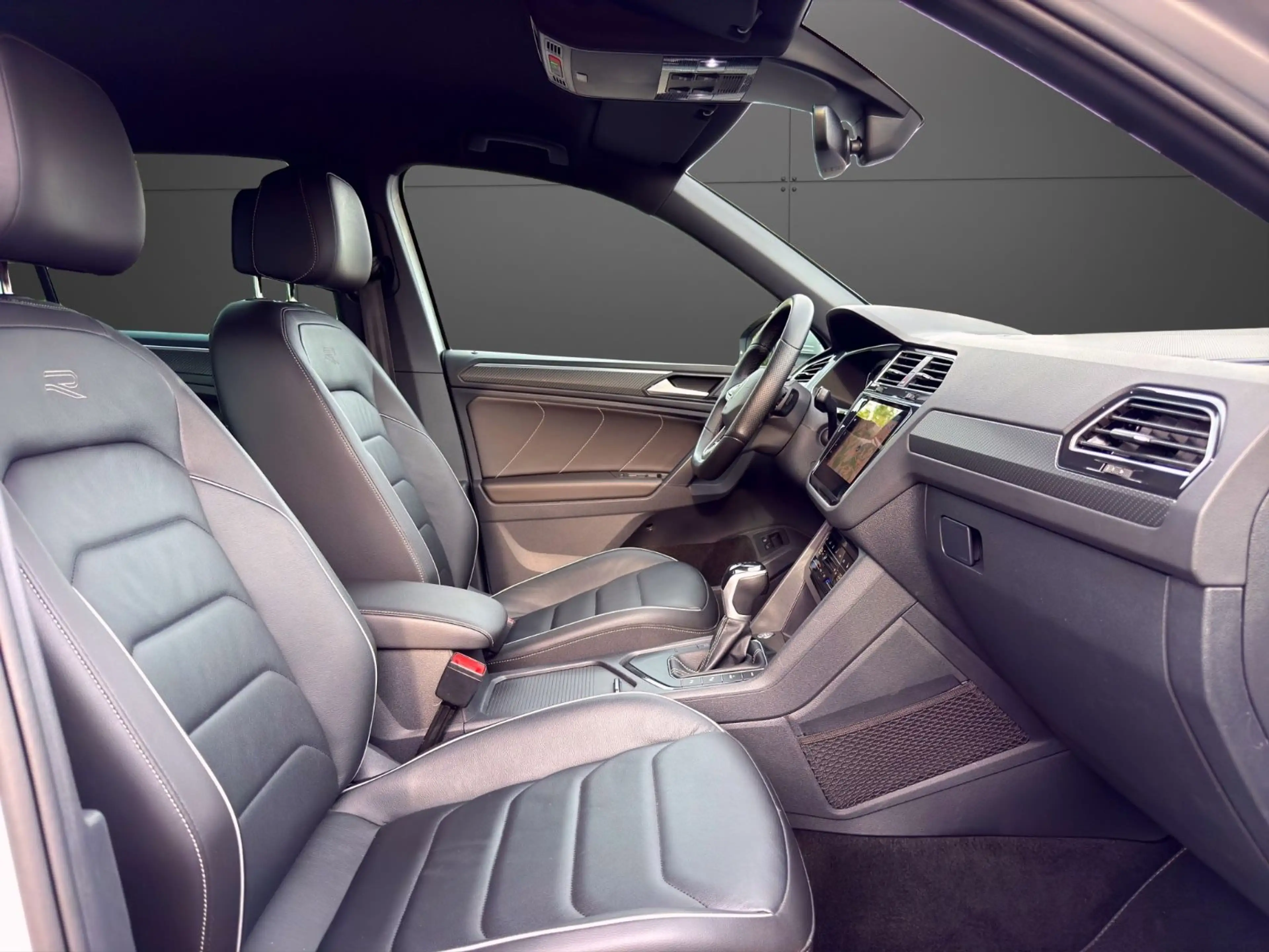 Volkswagen Tiguan R-Line eHybrid IQ-Drive RFK AHK LED ACC — photo 24