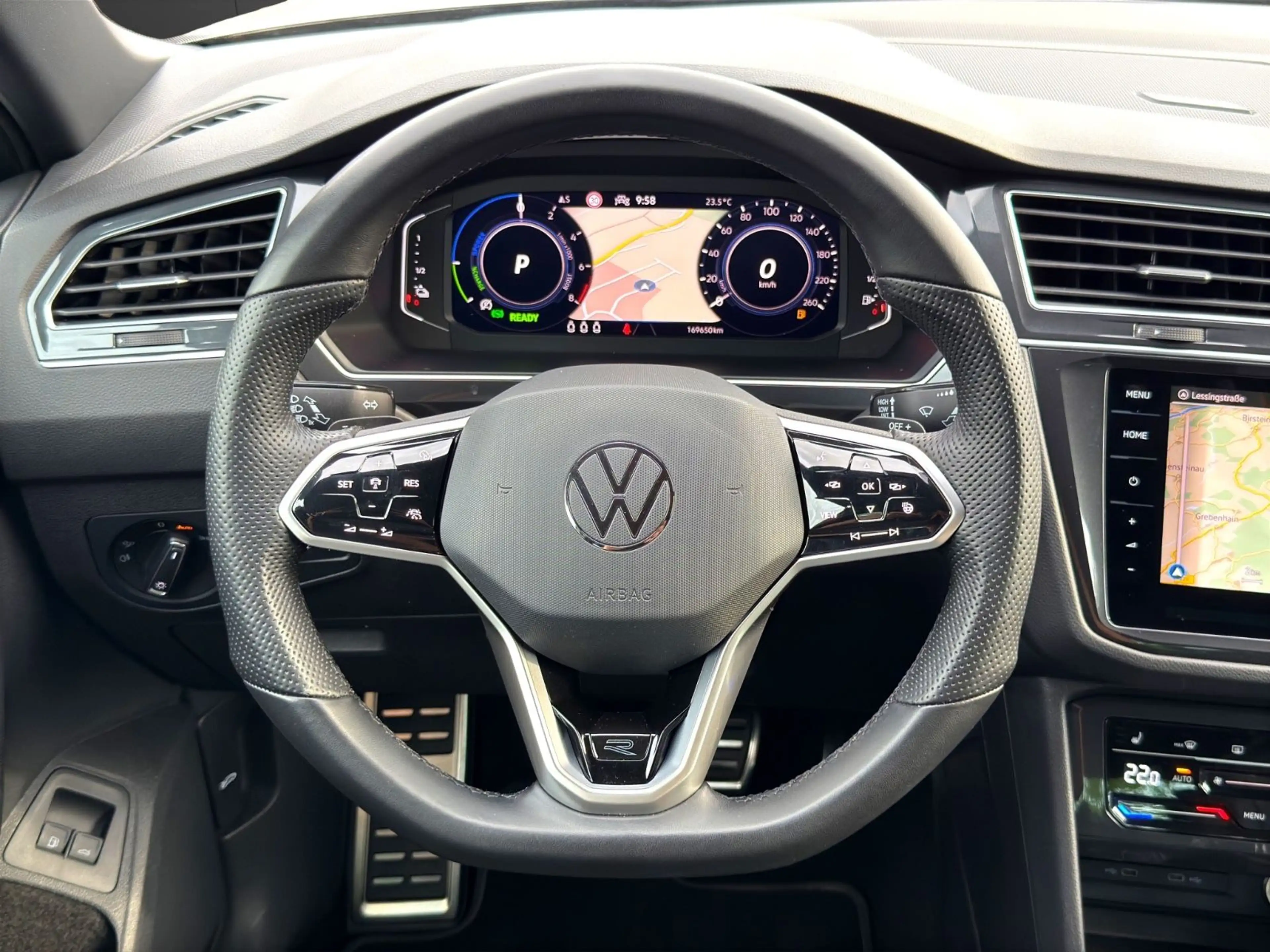 Volkswagen Tiguan R-Line eHybrid IQ-Drive RFK AHK LED ACC — photo 15