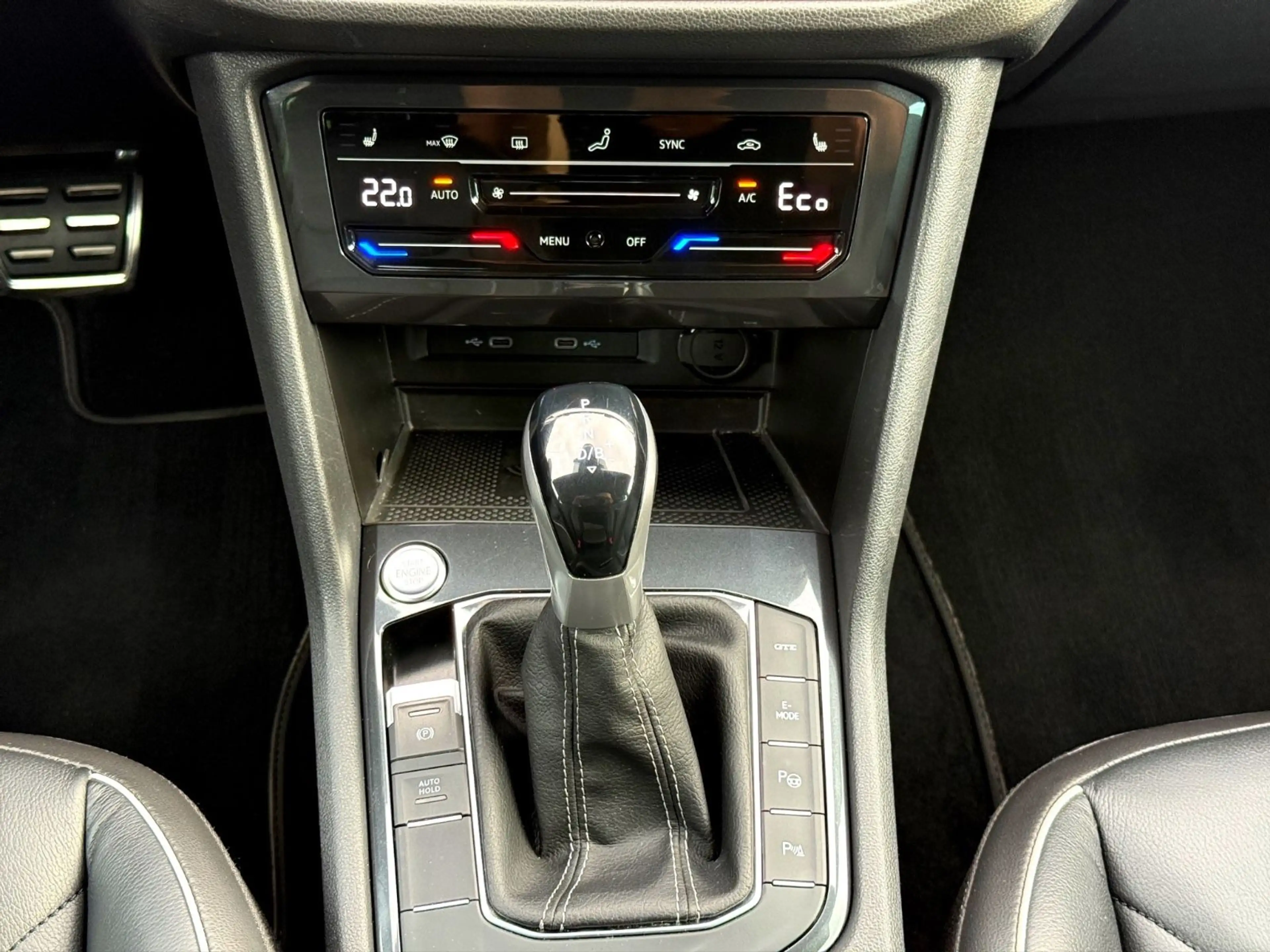 Volkswagen Tiguan R-Line eHybrid IQ-Drive RFK AHK LED ACC — photo 23