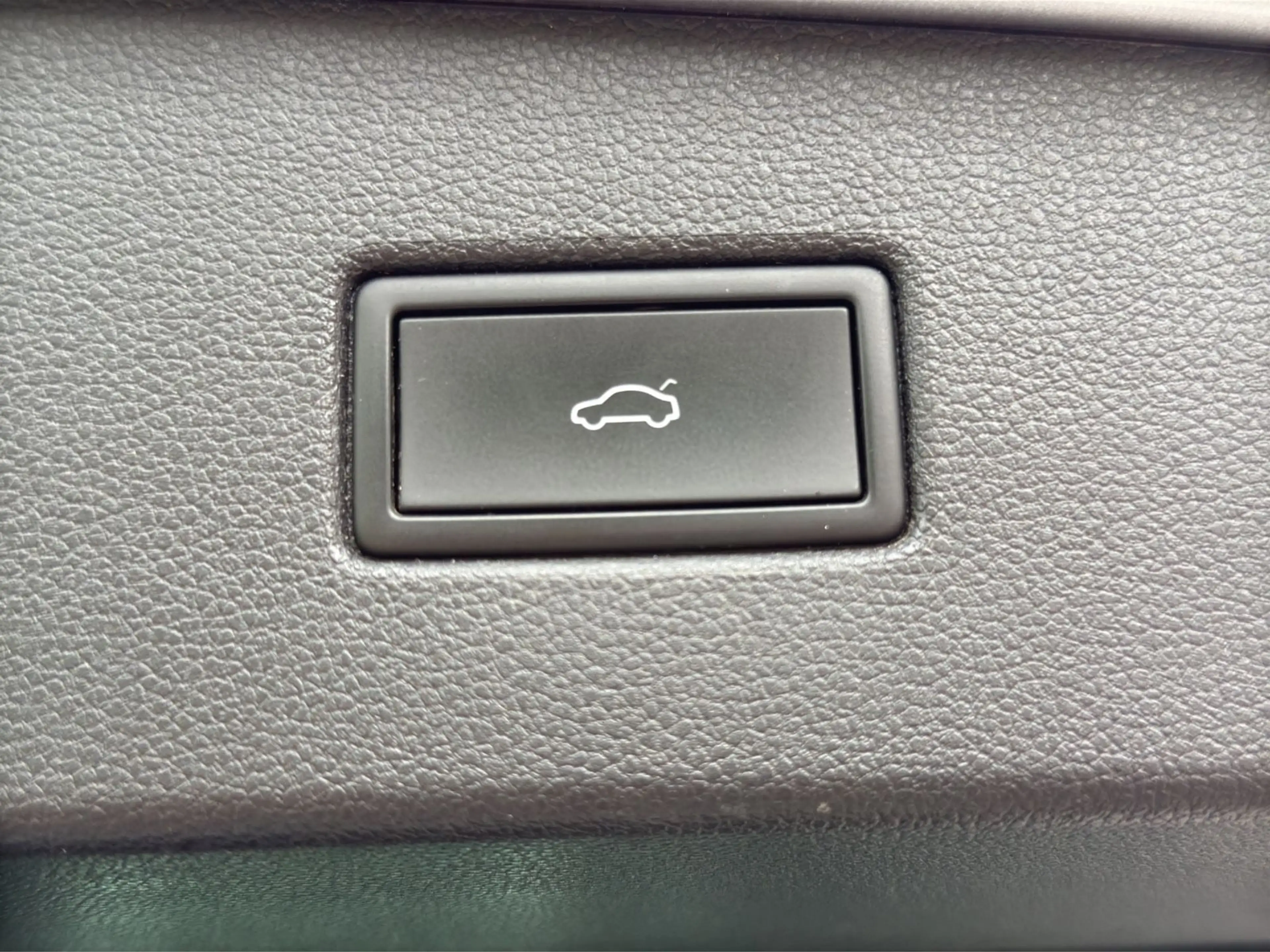 Volkswagen Tiguan R-Line eHybrid IQ-Drive RFK AHK LED ACC — photo 33