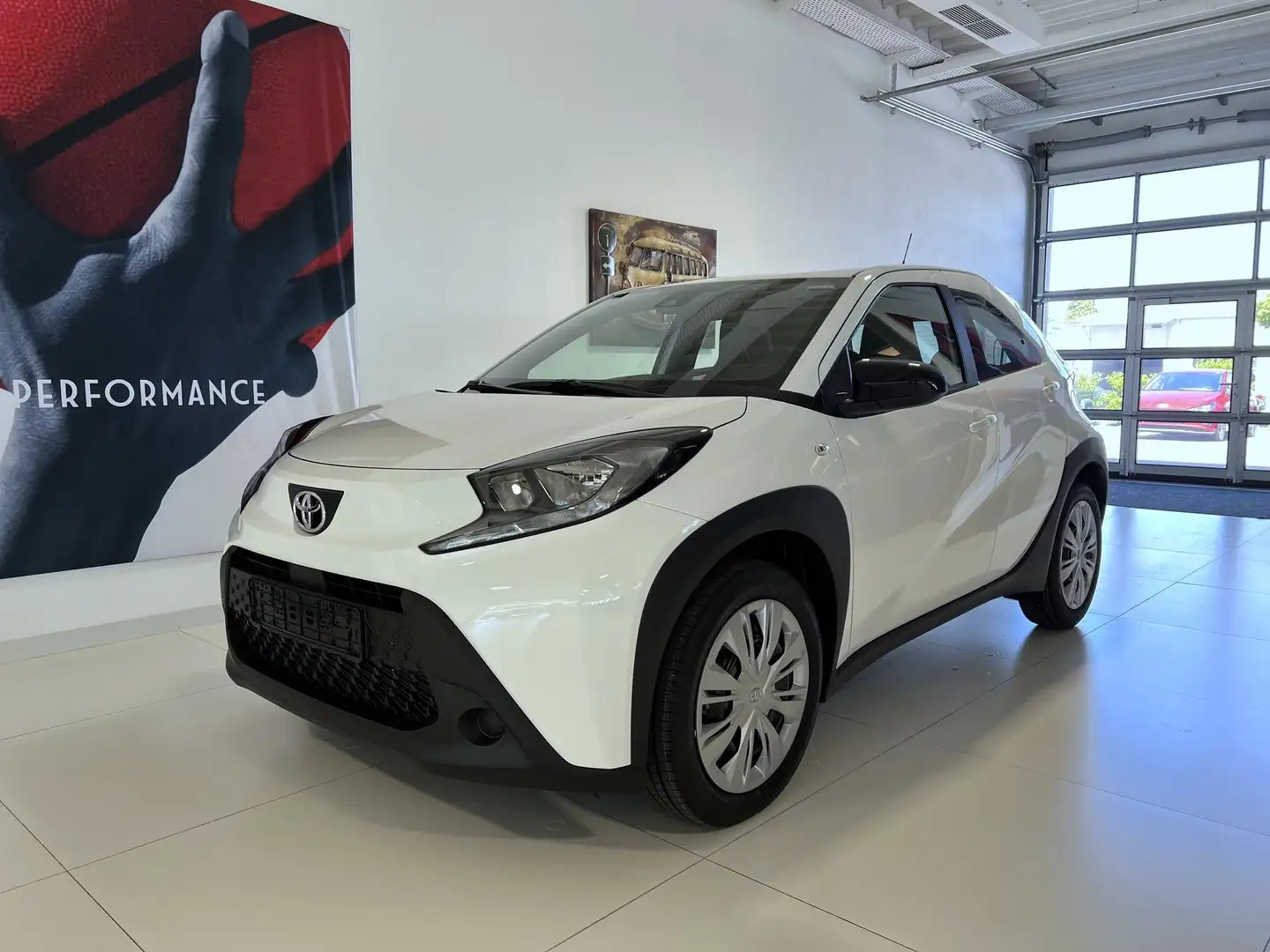 Toyota Aygo Business Edition 1,0-l-VVT-i 53 kW (72 PS) Sitz... Weiß - 1
